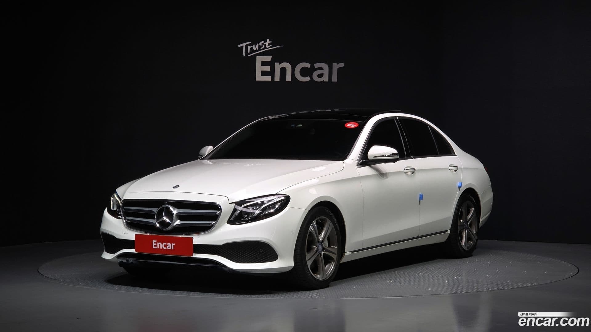 Main__Slider__Photo:E-Class Mercedes-Benz 2016.8-0