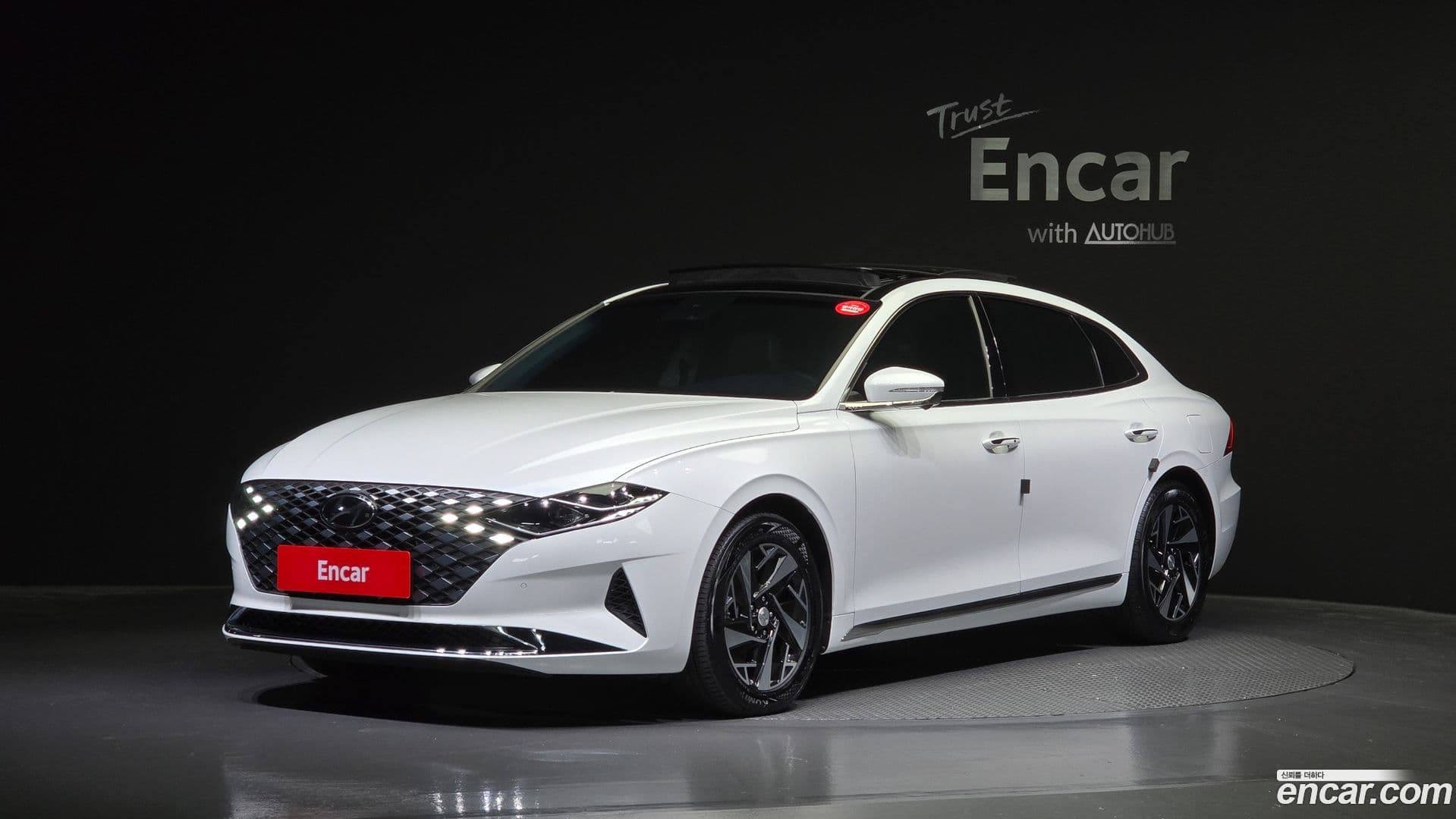 Main__Slider__Photo:Grandeur Hyundai 2020.8-0