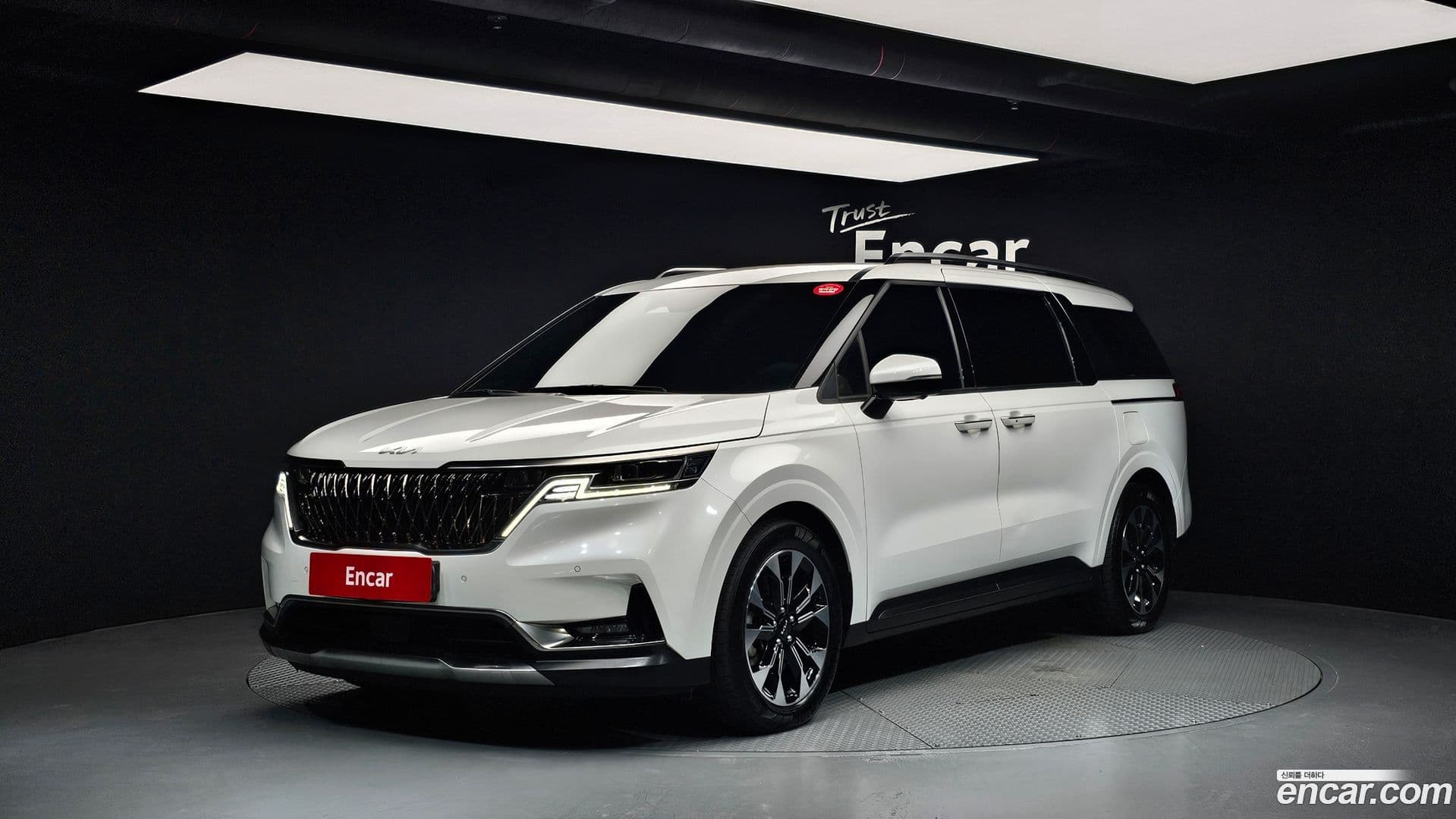 Main__Slider__Photo:Canival Kia 2023.1-0