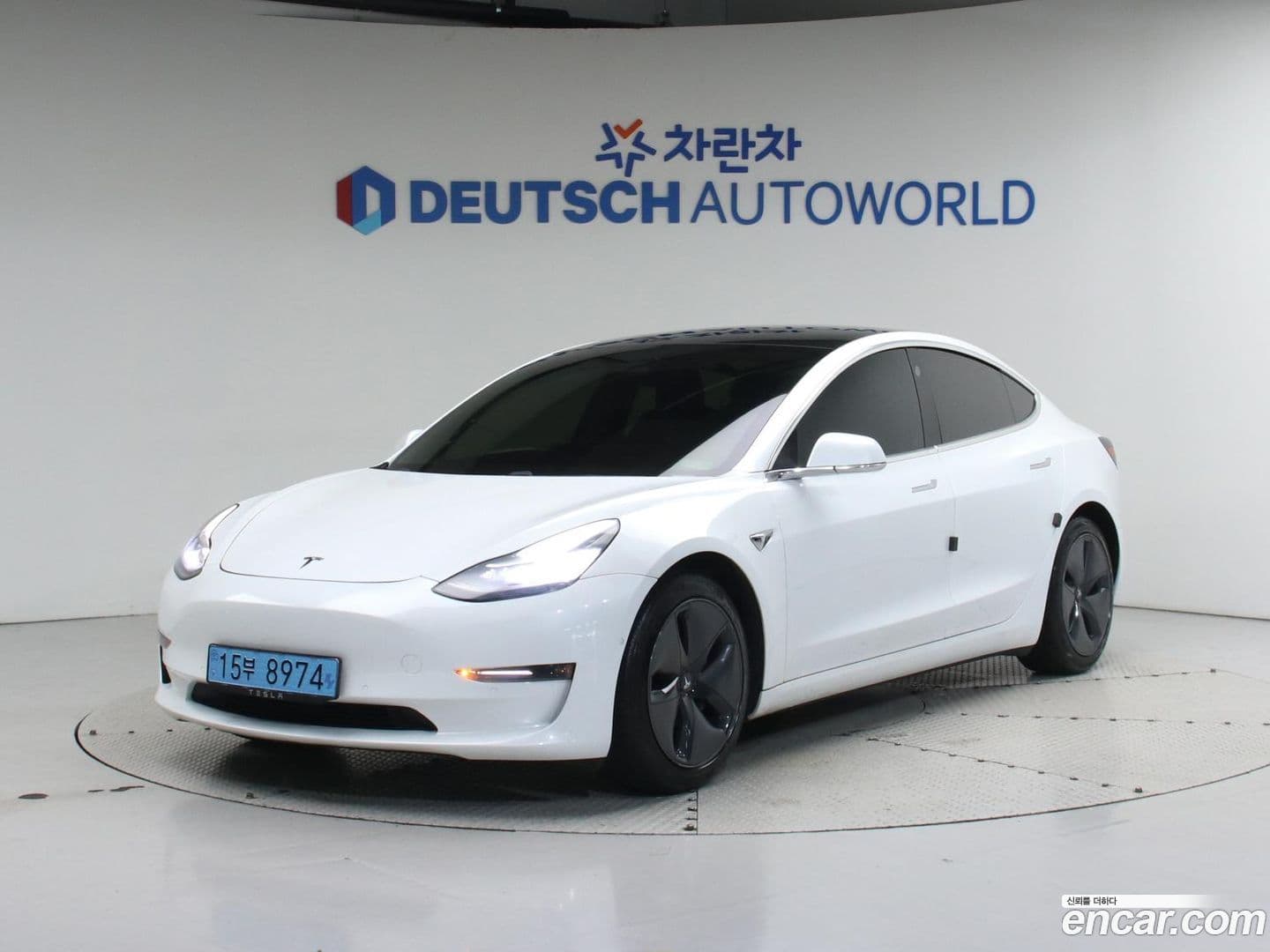 Main__Slider__Photo:Model 3 Tesla 2020.7-0