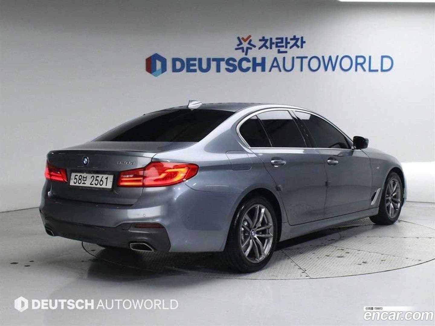 Main__Slider__Photo:5-Series BMW 2018.3-0