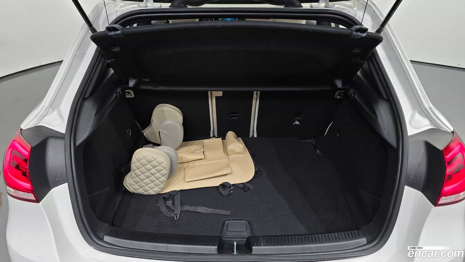 A-Class Mercedes-Benz 2023.1-OPTION-024