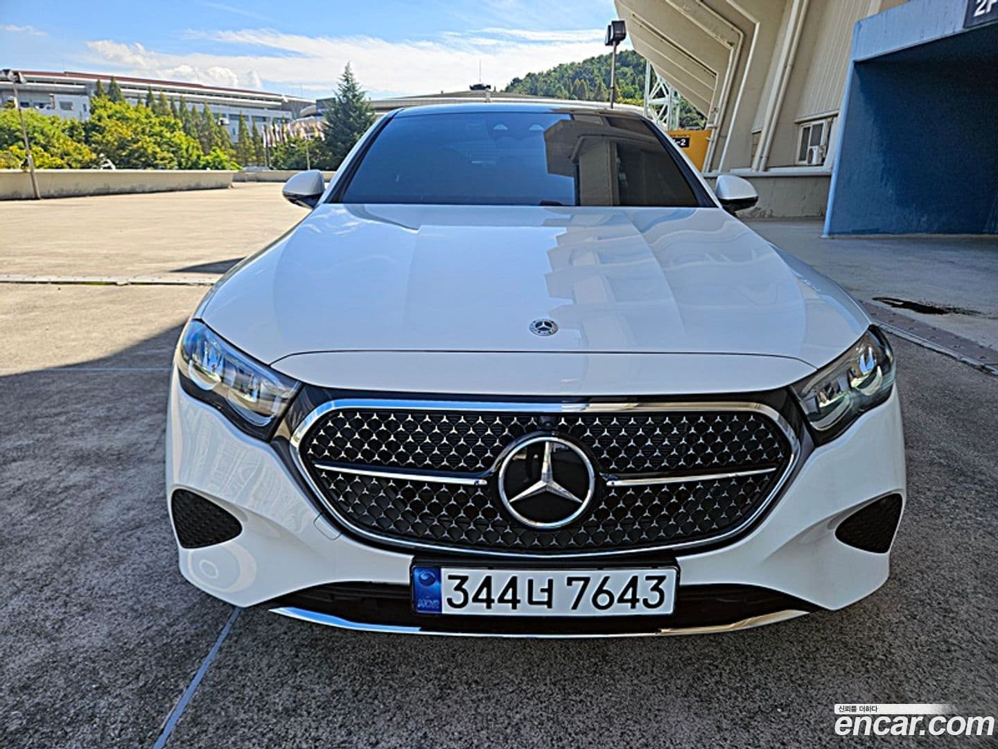 Main__Slider__Photo:E-Class Mercedes-Benz 2024.11-0