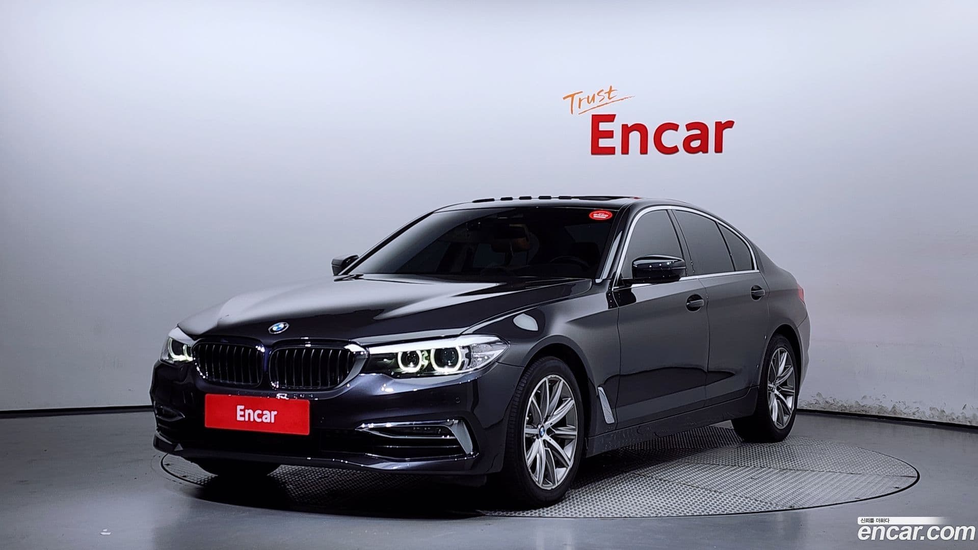 Main__Slider__Photo:5-Series BMW 2019.4-0