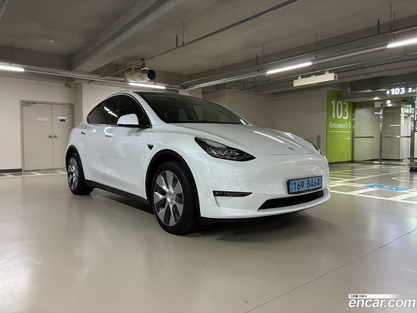 Main__Slider__Photo:Model Y Tesla 2021.10-0