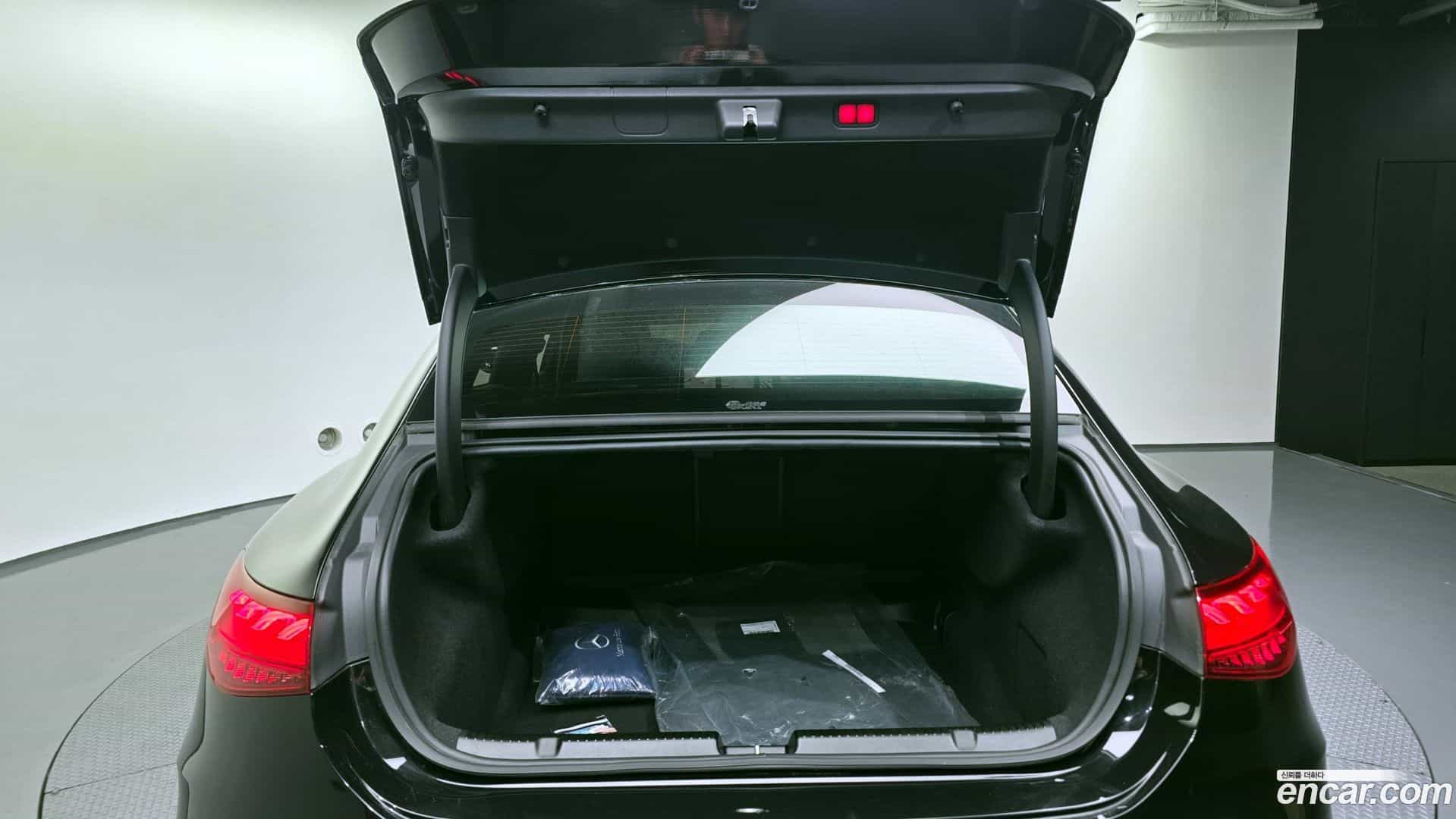 EQE Mercedes-Benz 2023.11-OPTION-024