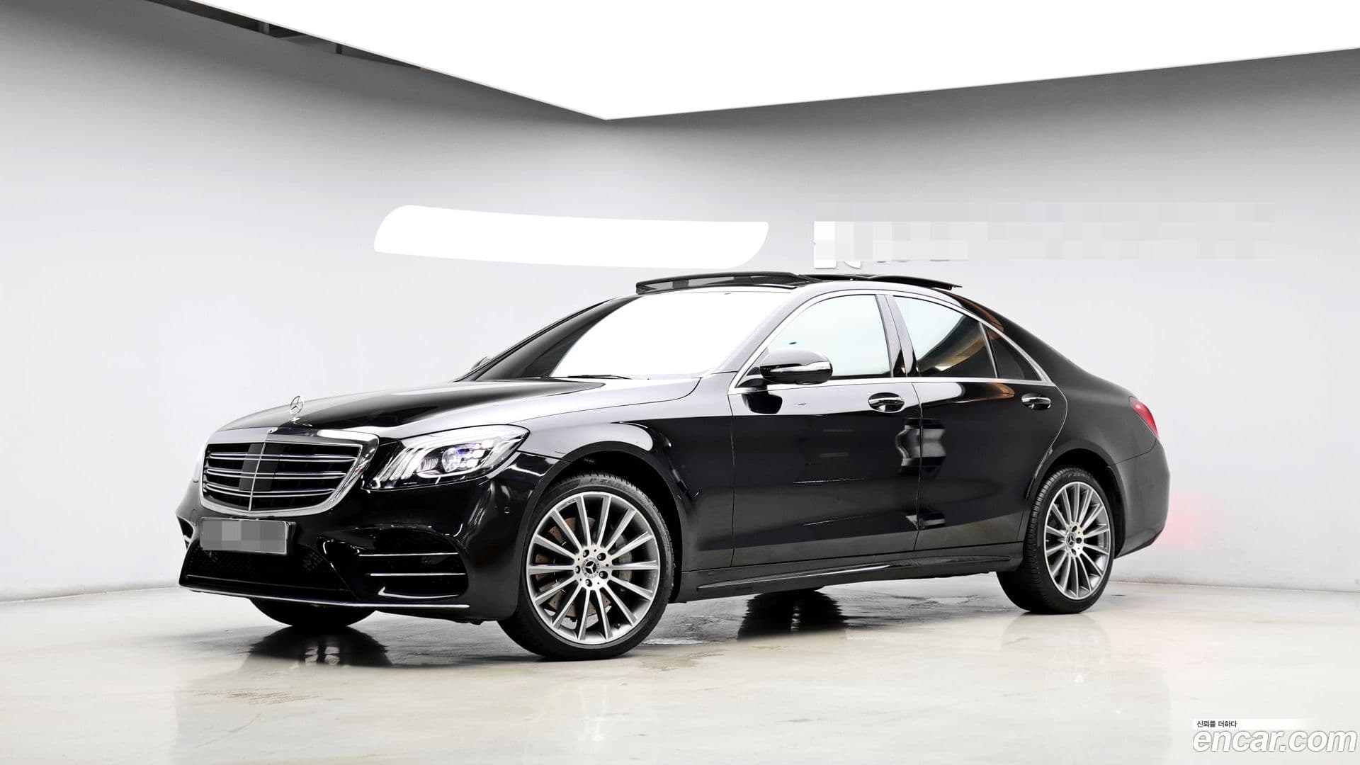 Main__Slider__Photo:S-Class Mercedes-Benz 2020.4-0