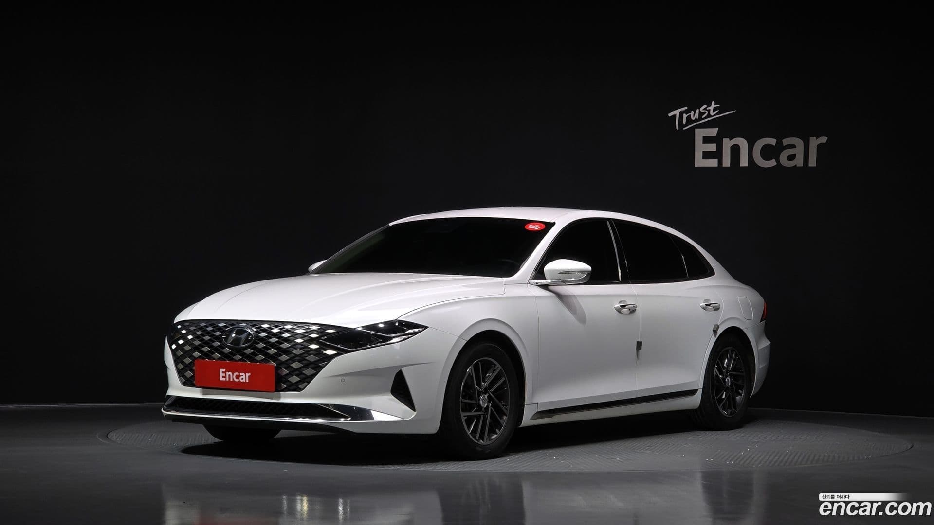 Main__Slider__Photo:Grandeur Hyundai 2021.10-0