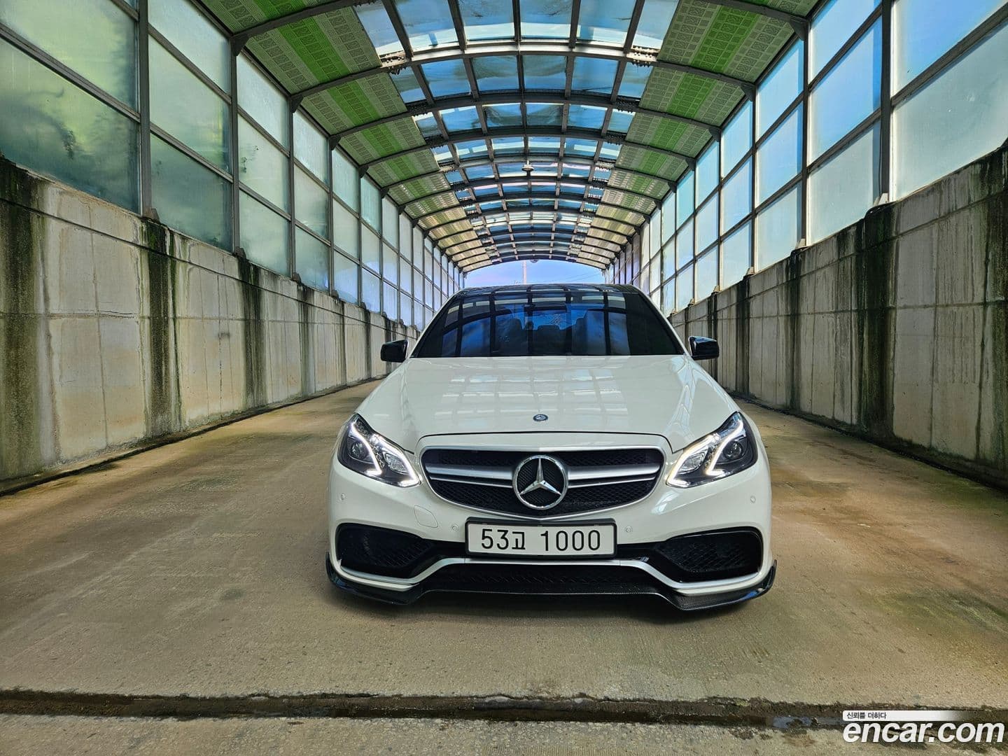 Main__Slider__Photo:E-Class Mercedes-Benz 2011.4-0