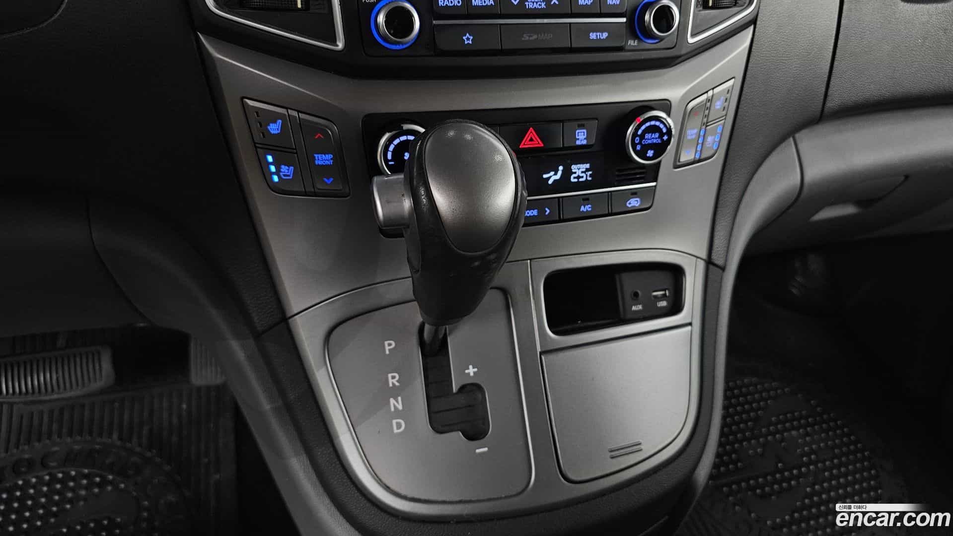 Starex Hyundai 2019.2-INNER-009