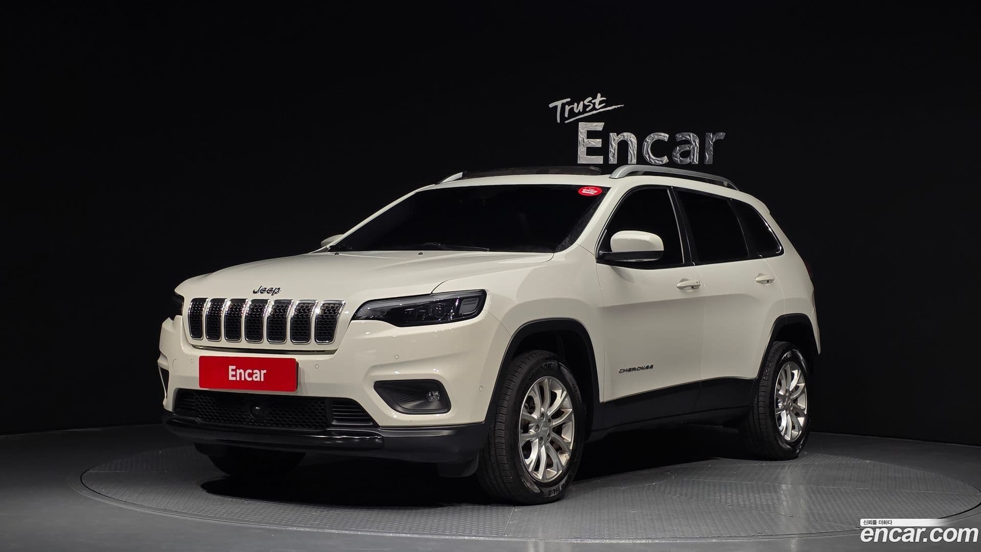 Main__Slider__Photo:Cherokee Jeep 2018.9-0