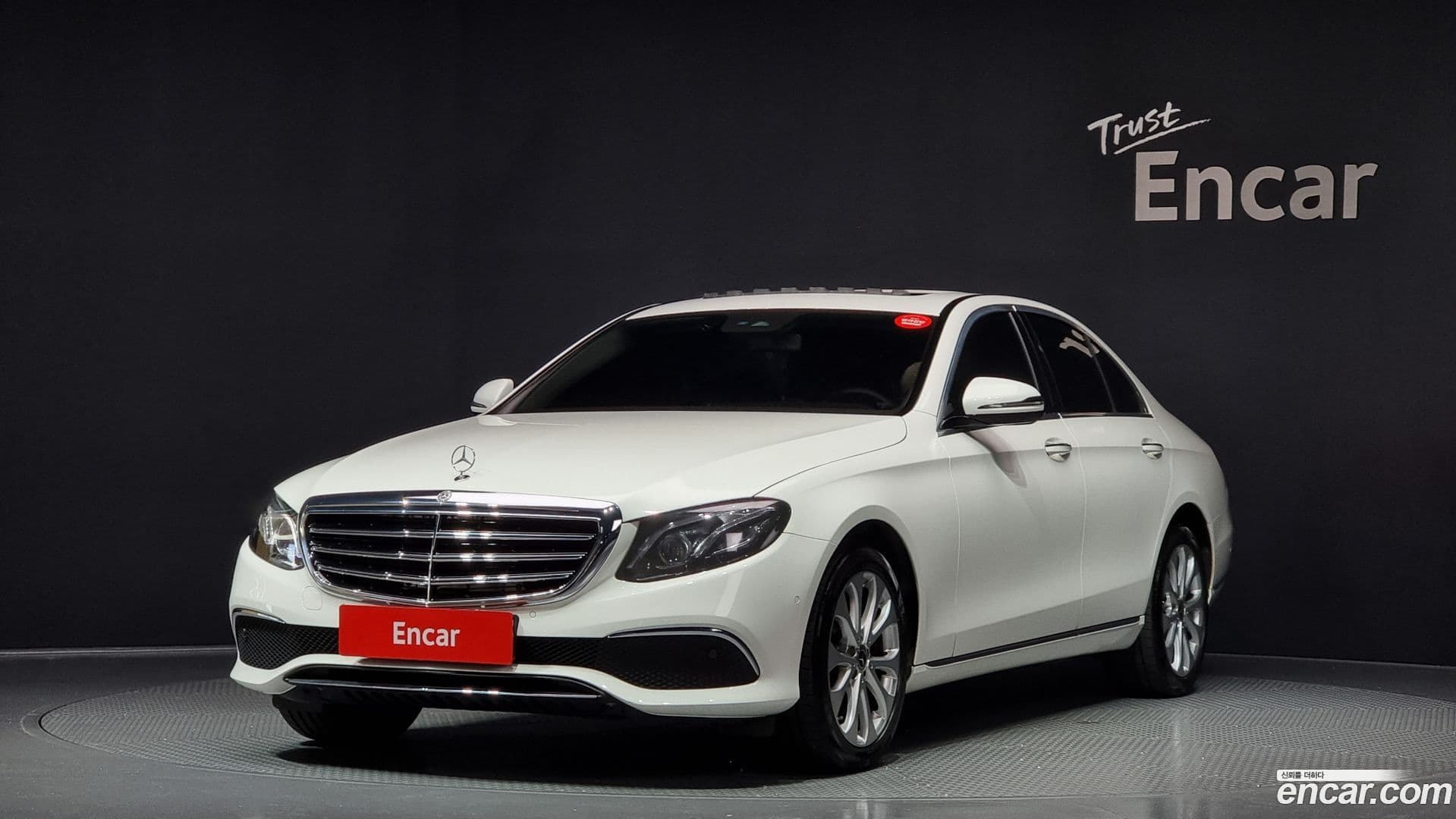 Main__Slider__Photo:E-Class Mercedes-Benz 2019.10-0