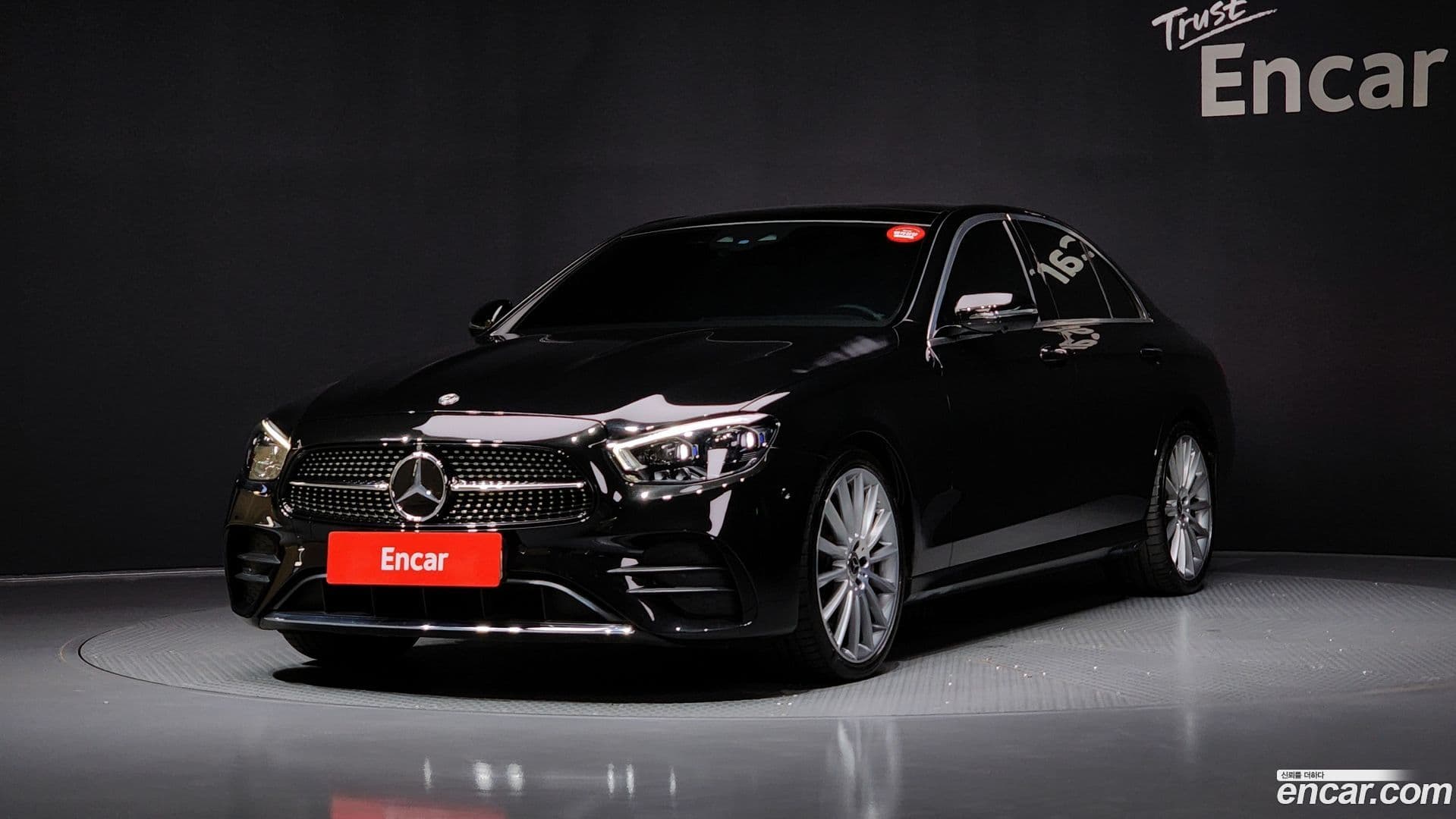 Main__Slider__Photo:E-Class Mercedes-Benz 2021.0-0