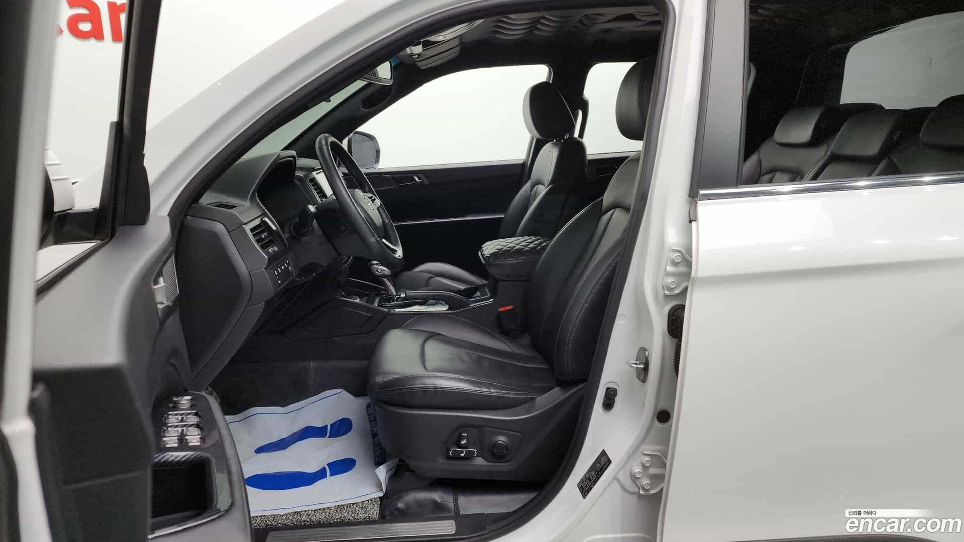 Rexton KG Mobility 2023.2-INNER-010