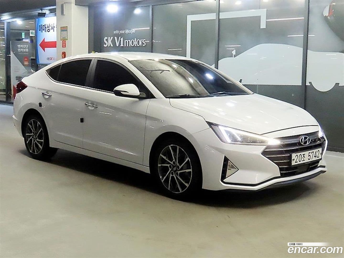 Main__Slider__Photo:AVANTE Hyundai 2018.9-0