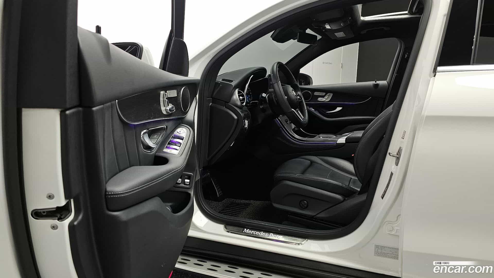 GLC-Class Mercedes-Benz 2020.11-INNER-010