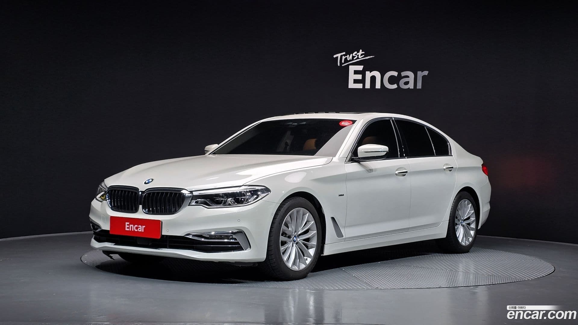 Main__Slider__Photo:5-Series BMW 2017.10-0