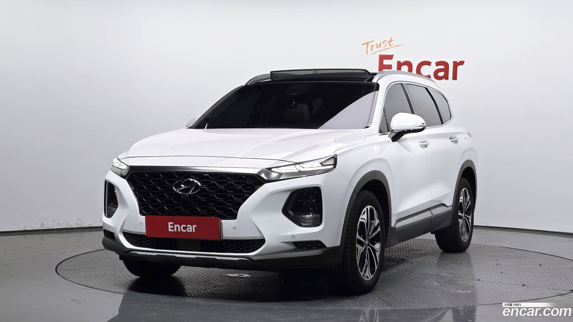 Main__Slider__Photo:Santafe Hyundai 2018.4-0