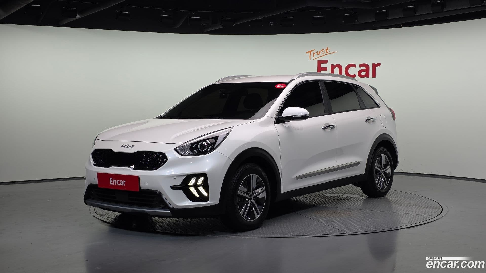 Main__Slider__Photo:Niro Kia 2021.9-0