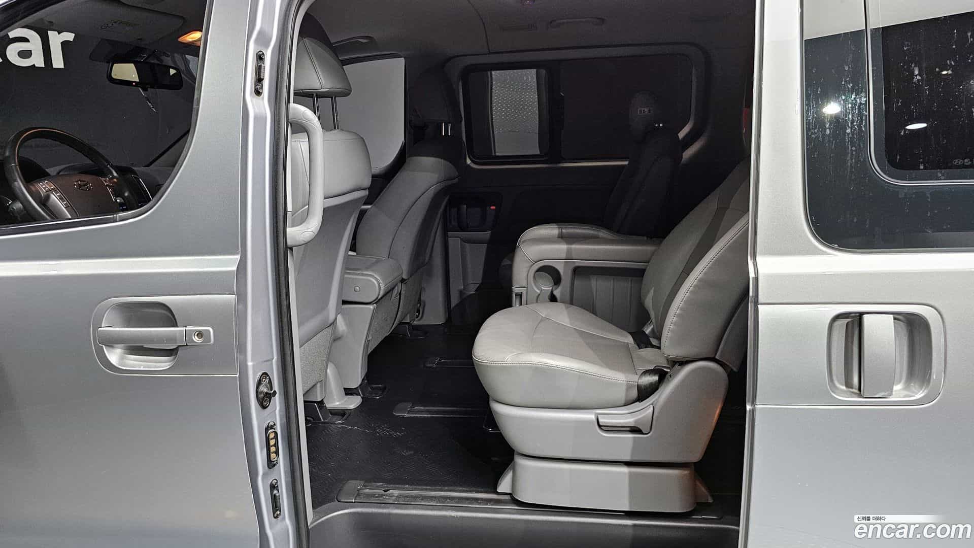 Starex Hyundai 2018.3-OPTION-016
