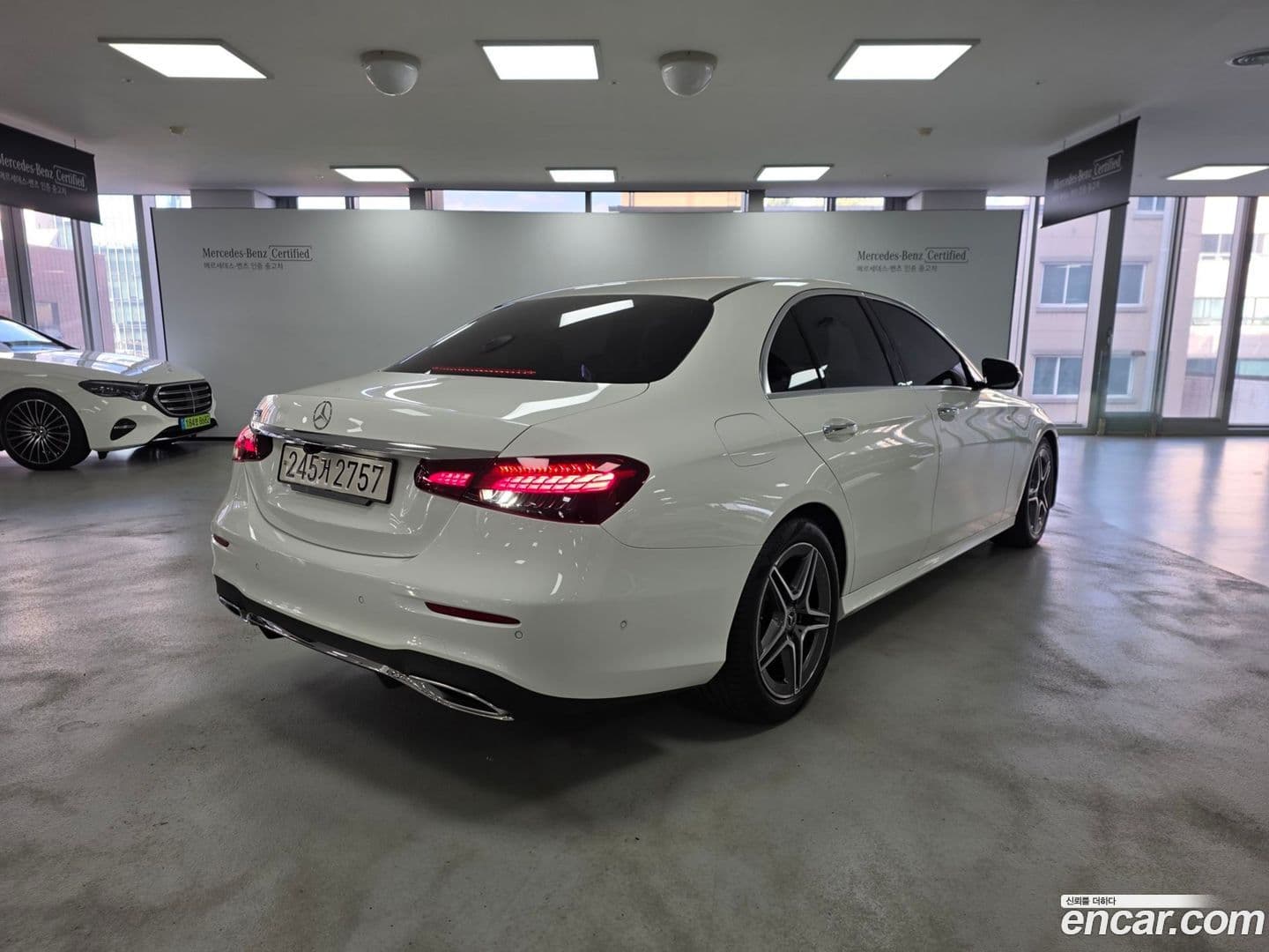 Main__Slider__Photo:E-Class Mercedes-Benz 2022.11-0
