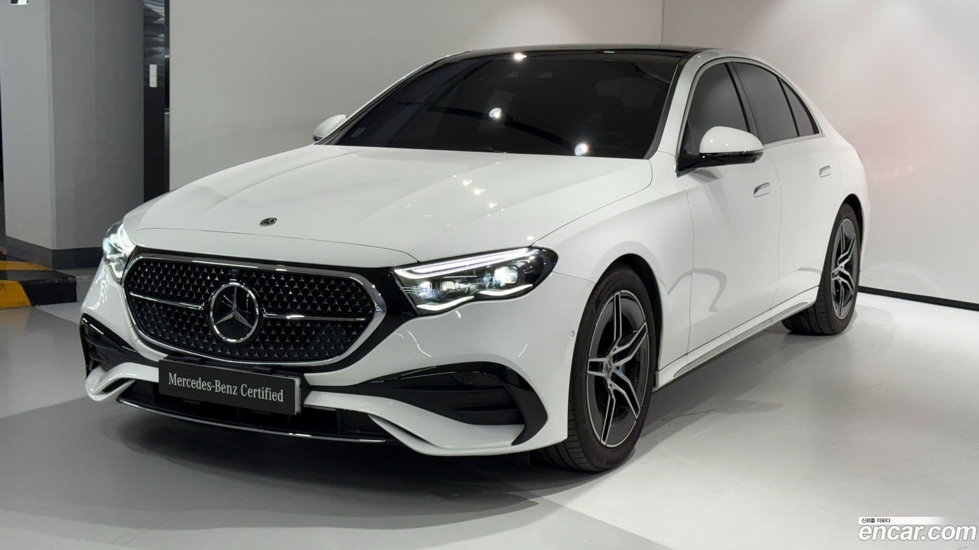 Main__Slider__Photo:E-Class Mercedes-Benz 2024.5-0