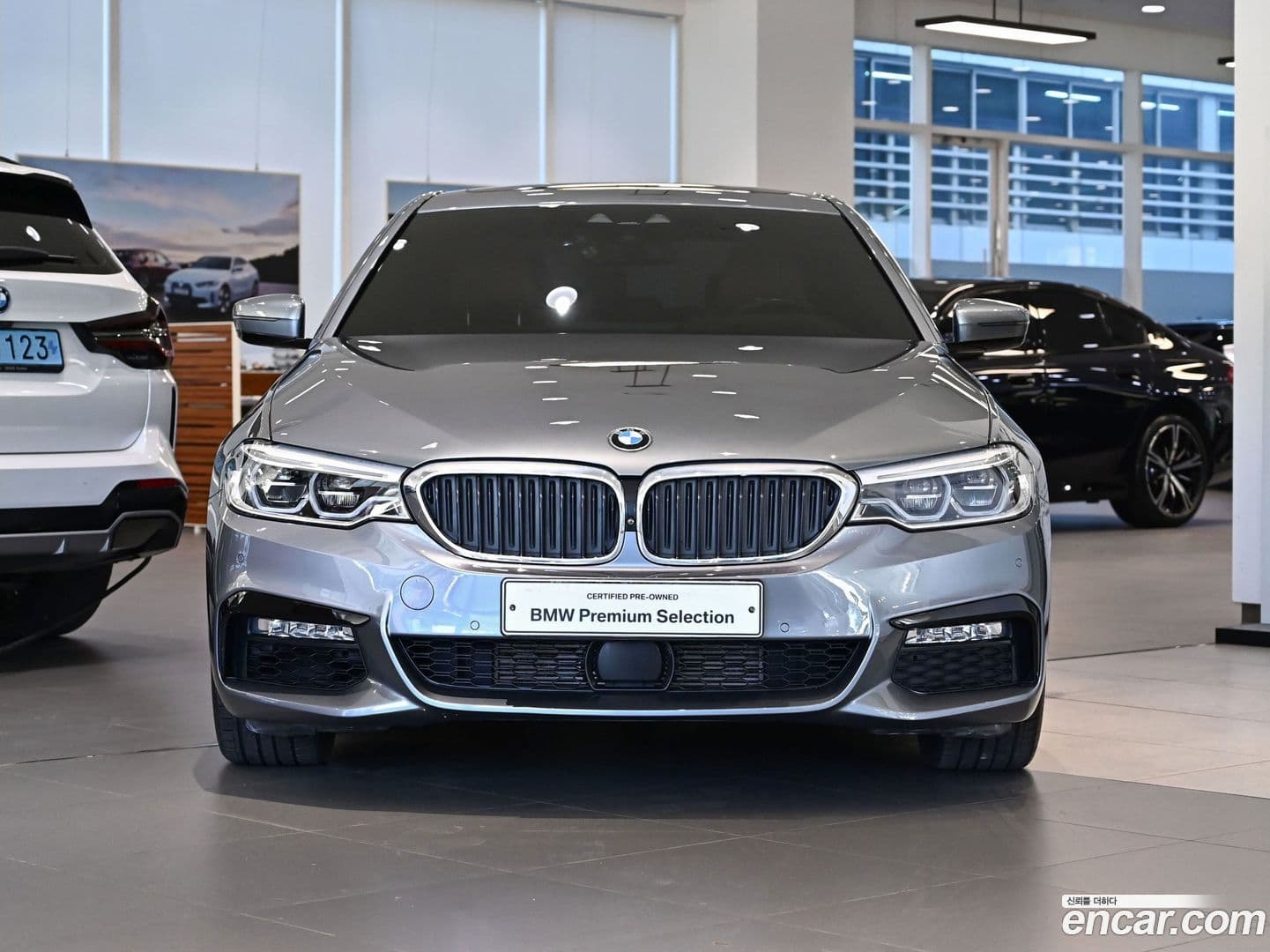 Main__Slider__Photo:5-Series BMW 2017.6-0