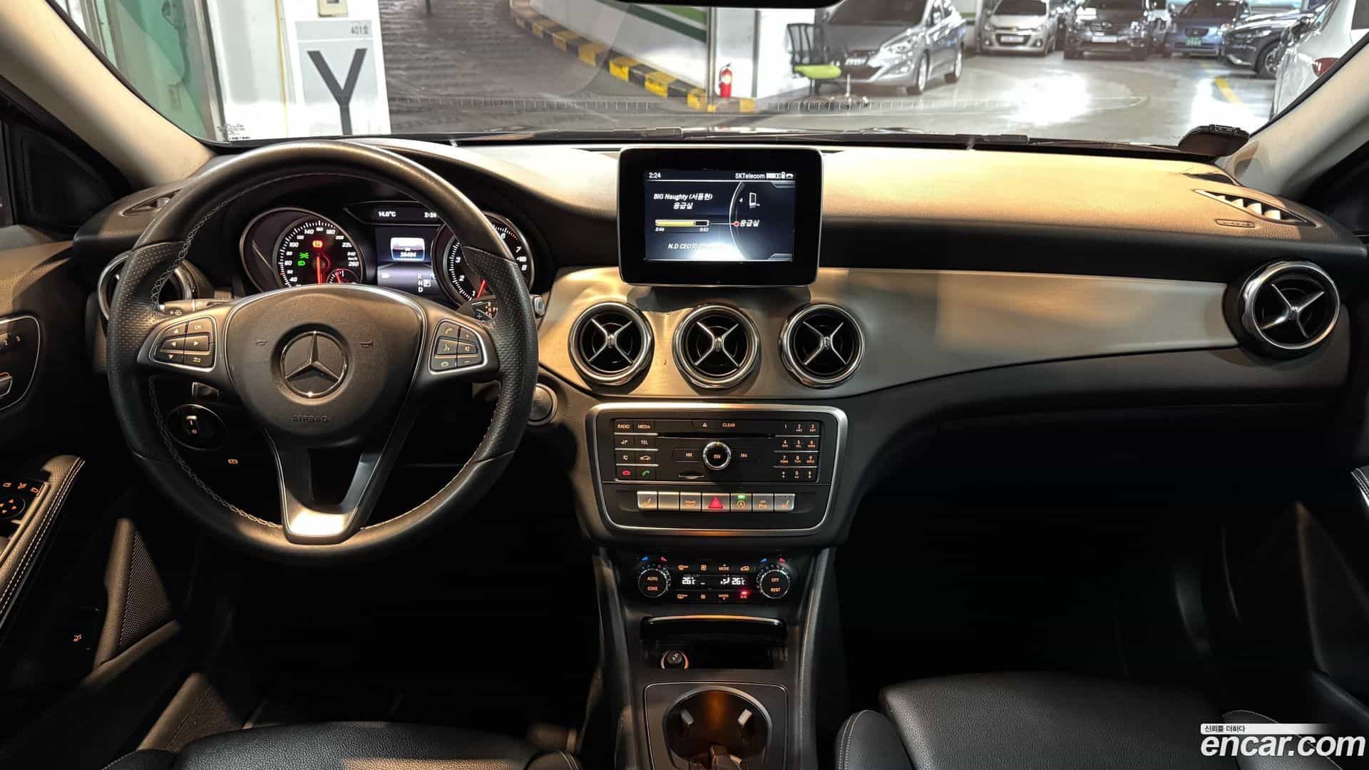 GLA-Class Mercedes-Benz 2018.5-INNER-007