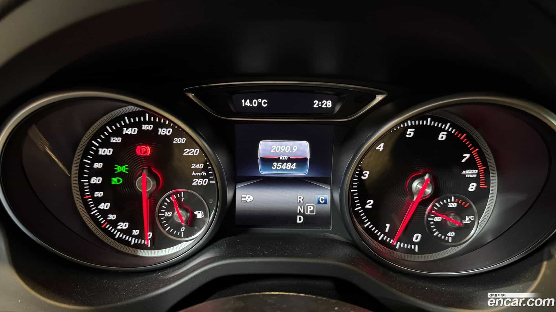 GLA-Class Mercedes-Benz 2018.5-INNER-008