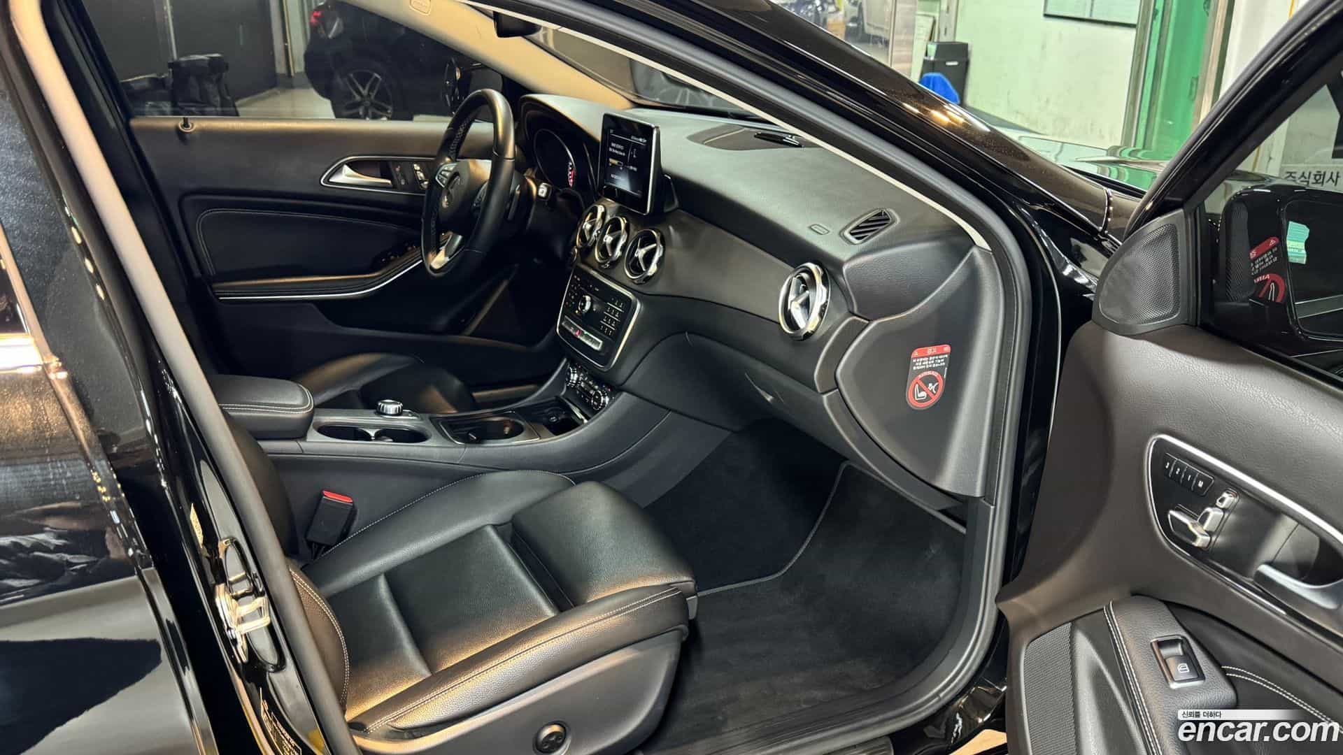 GLA-Class Mercedes-Benz 2018.5-OPTION-016