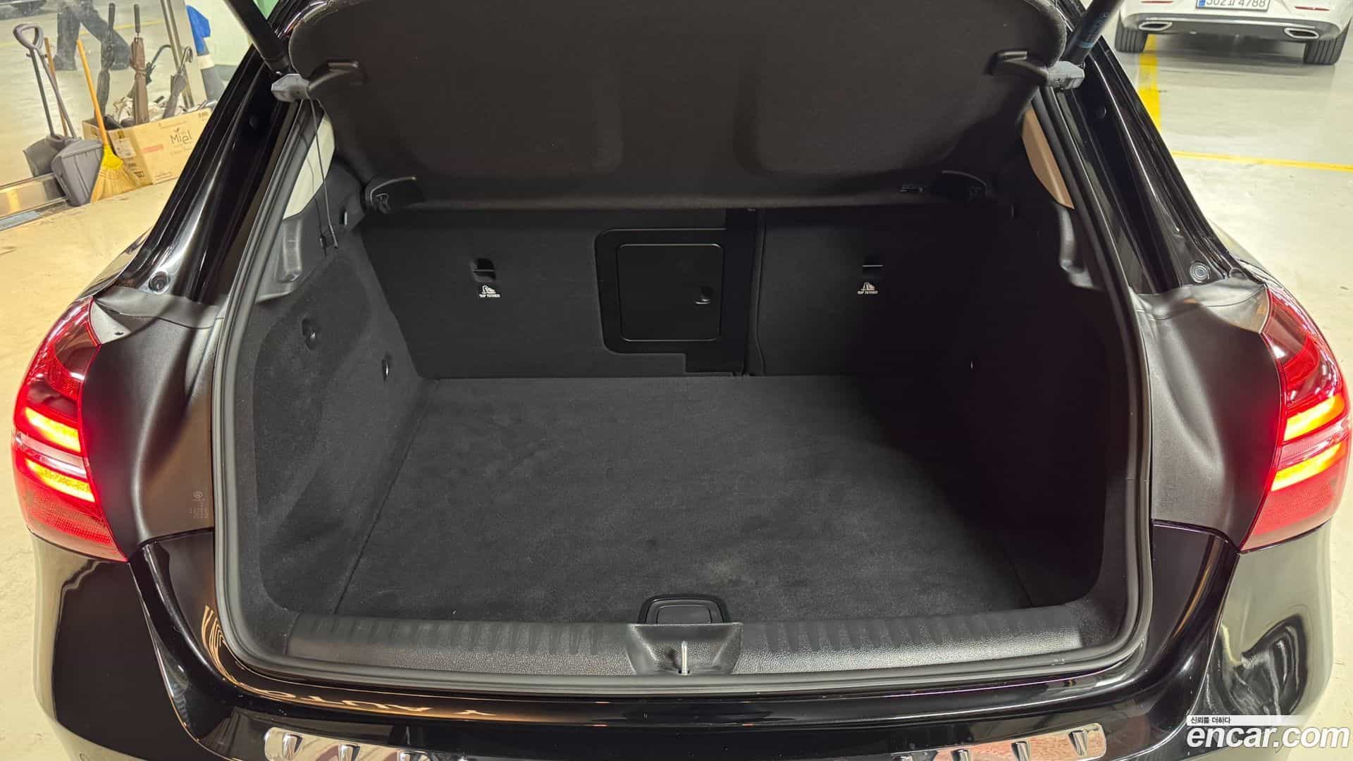 GLA-Class Mercedes-Benz 2018.5-OPTION-024