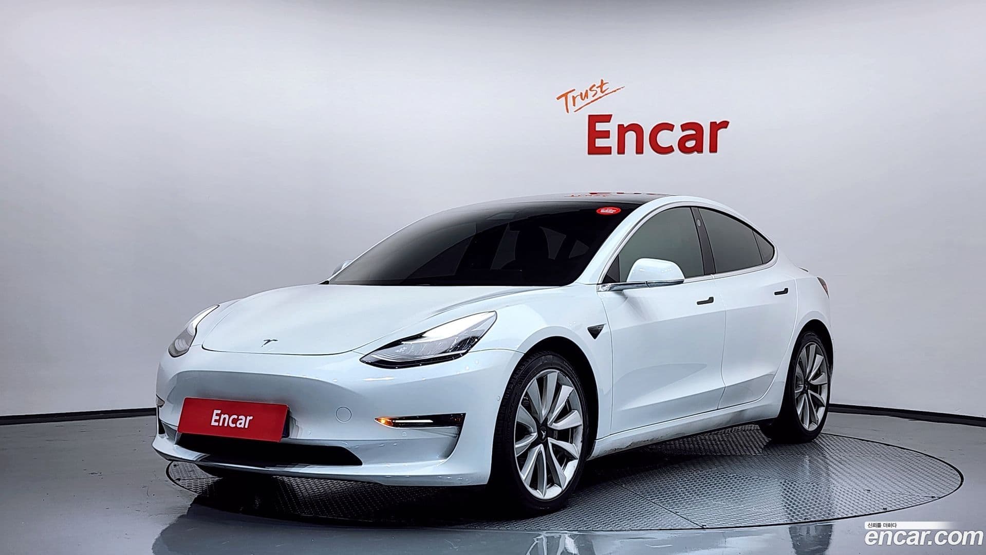 Main__Slider__Photo:Model 3 Tesla 2020.5-0