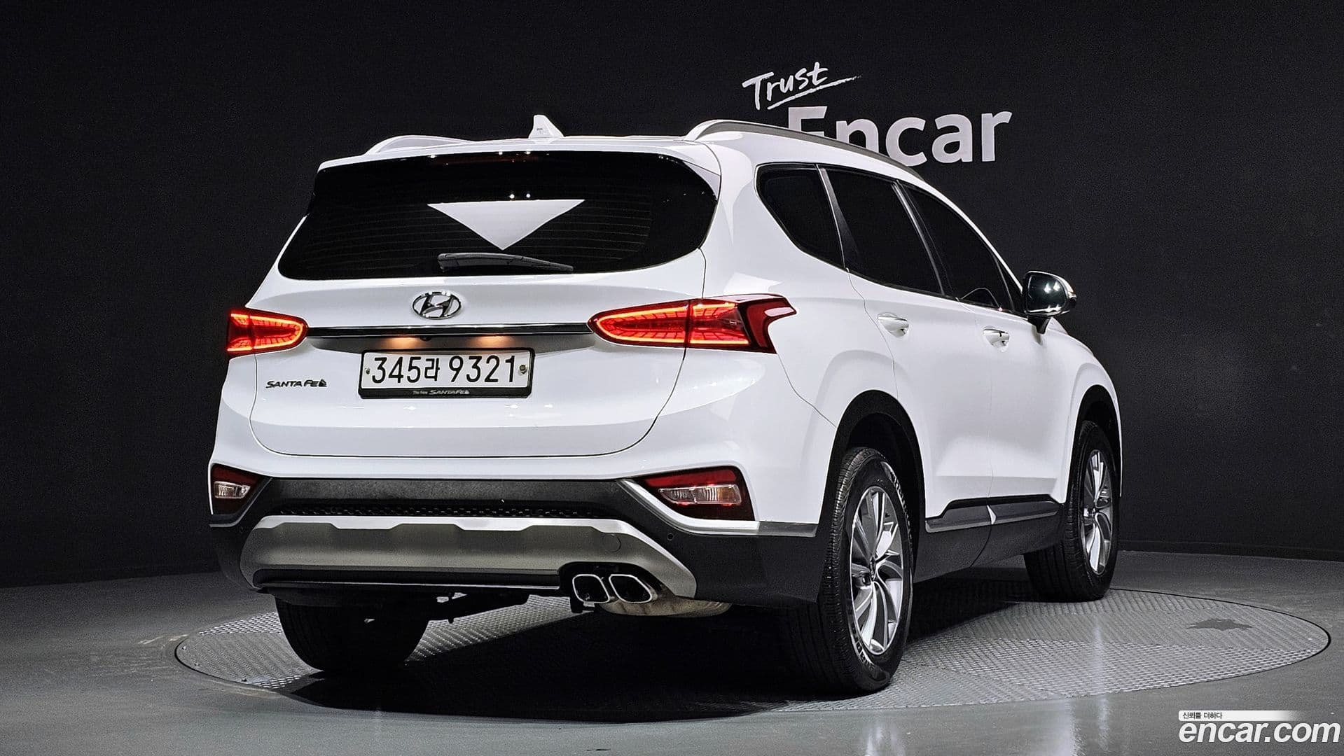 Main__Slider__Photo:Santafe Hyundai 2019.8-0