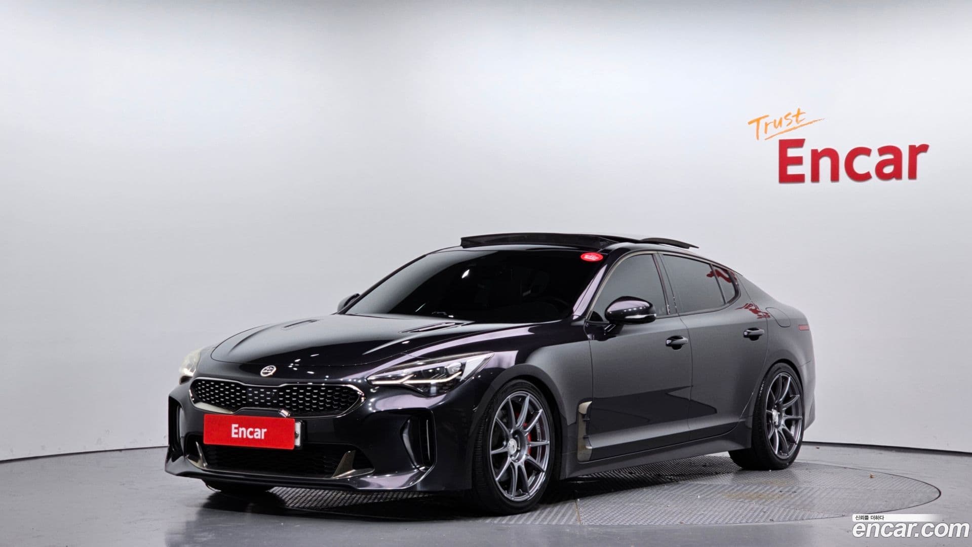Main__Slider__Photo:Stinger Kia 2017.10-0