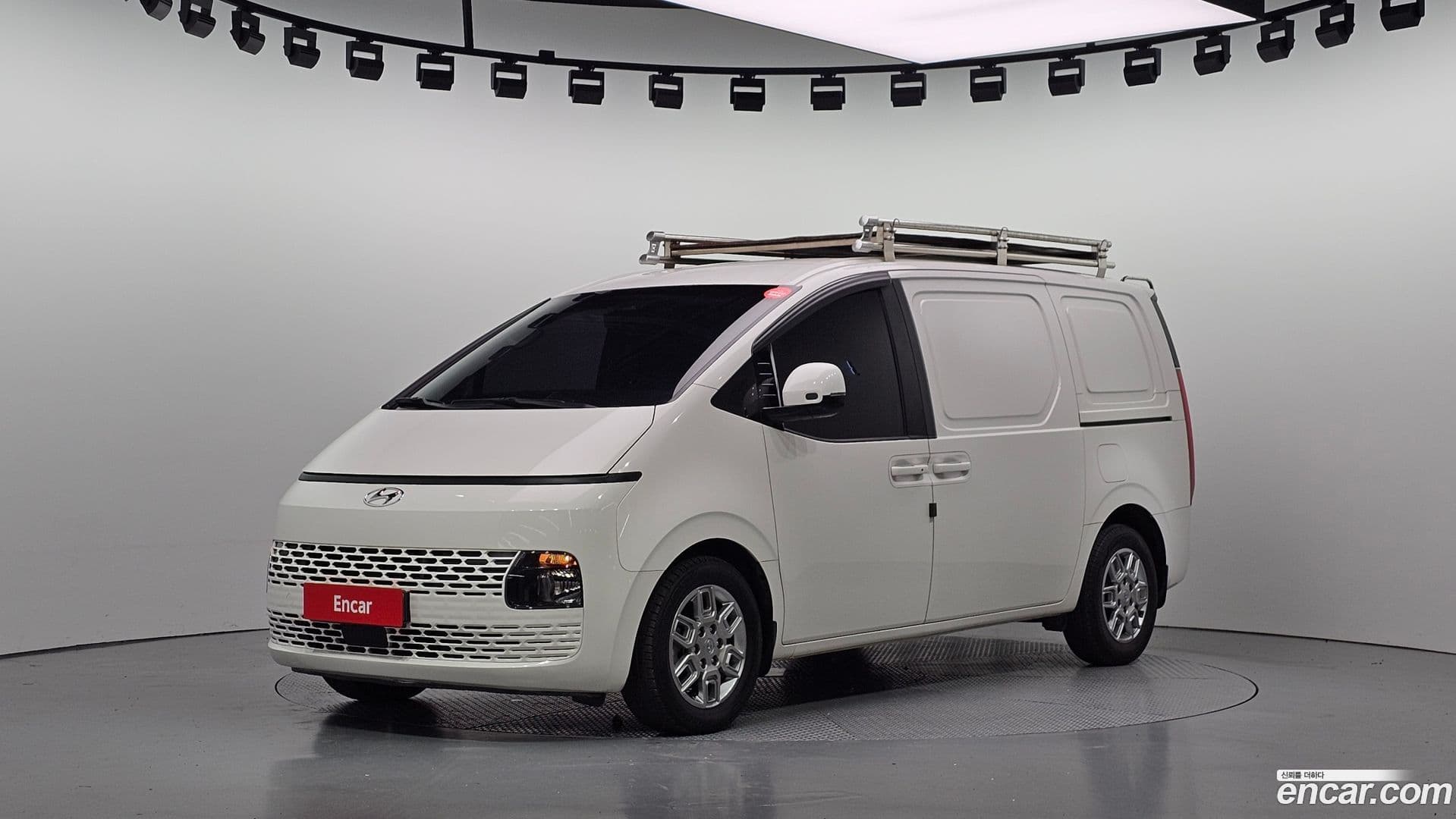 Main__Slider__Photo:Staria Hyundai 2021.5-0
