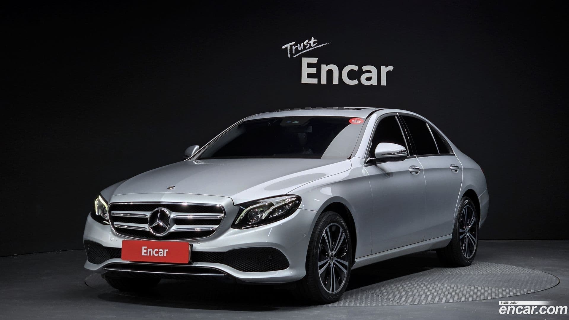 Main__Slider__Photo:E-Class Mercedes-Benz 2020.8-0