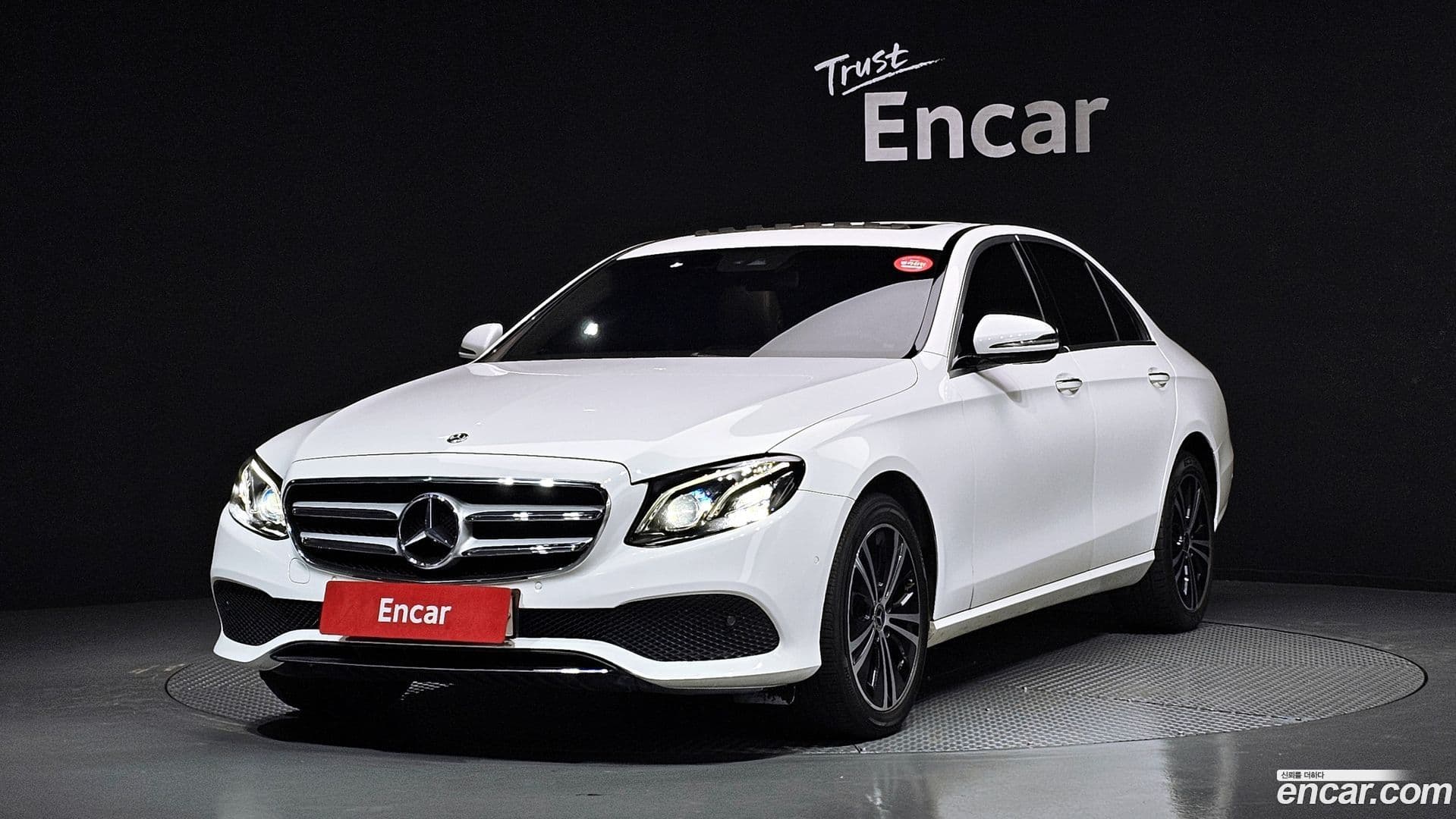 Main__Slider__Photo:E-Class Mercedes-Benz 2020.7-0