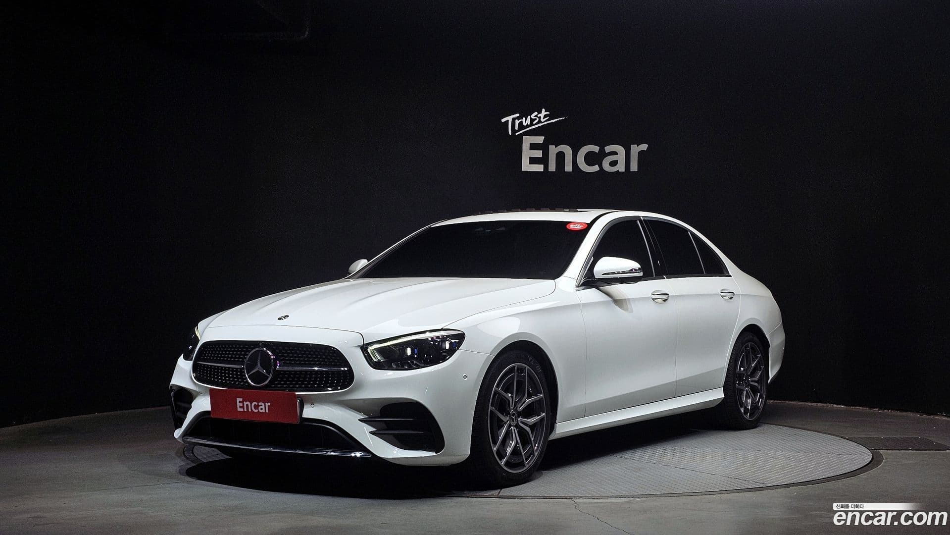 Main__Slider__Photo:E-Class Mercedes-Benz 2020.9-0