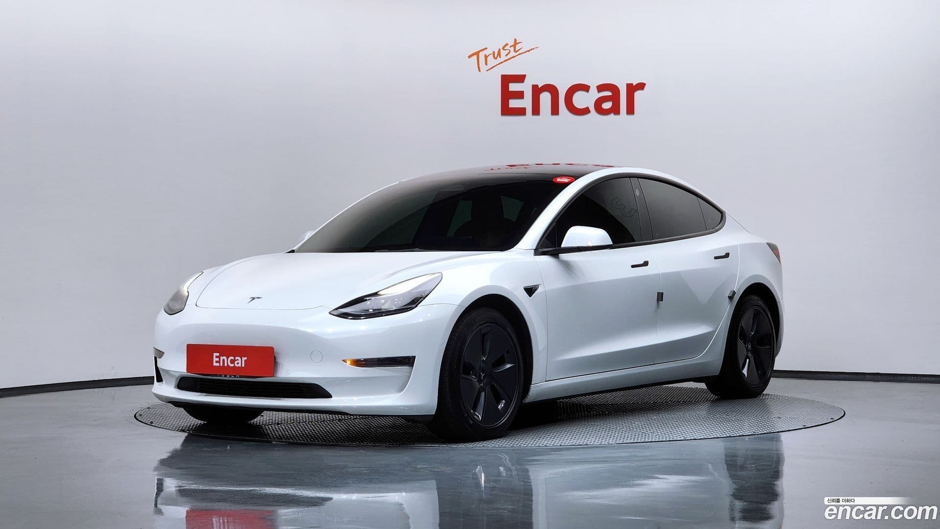 Main__Slider__Photo:Model 3 Tesla 2022.7-0