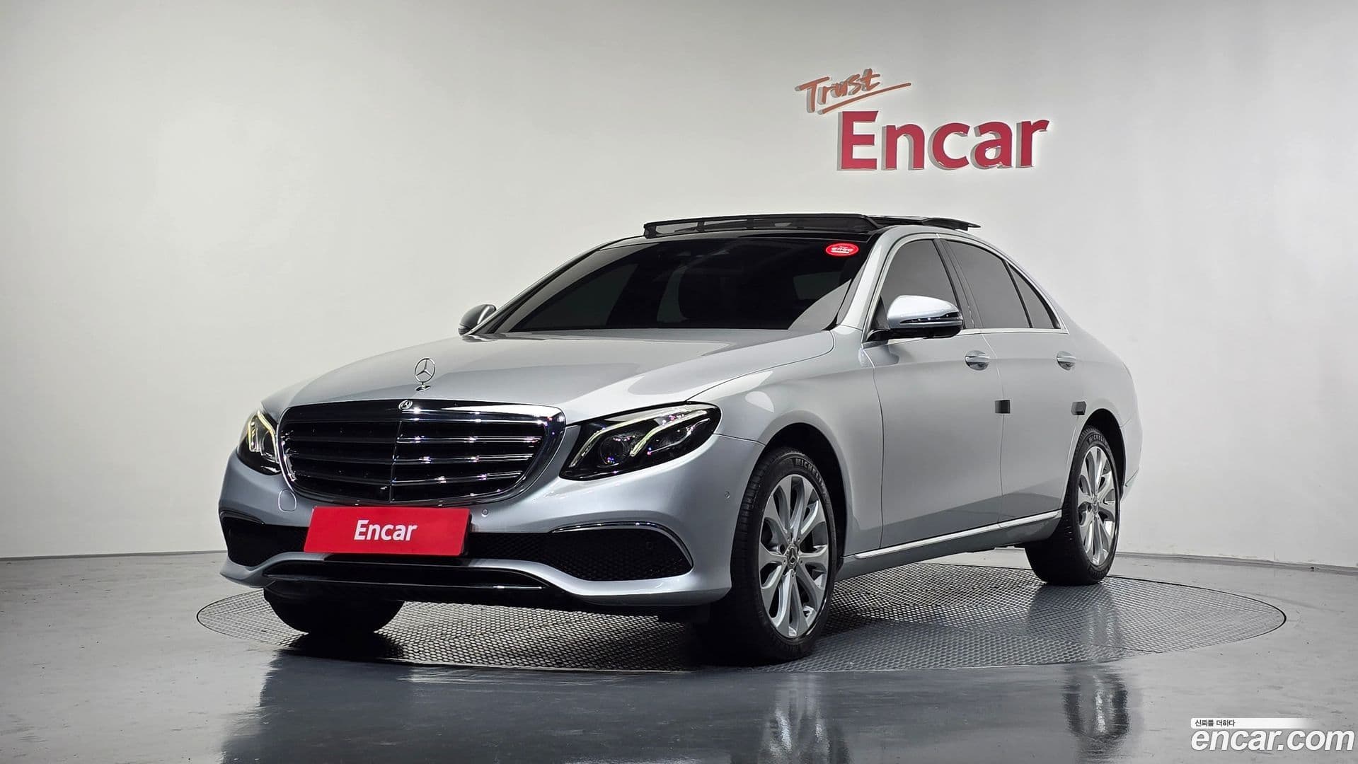 Main__Slider__Photo:E-Class Mercedes-Benz 2019.4-0