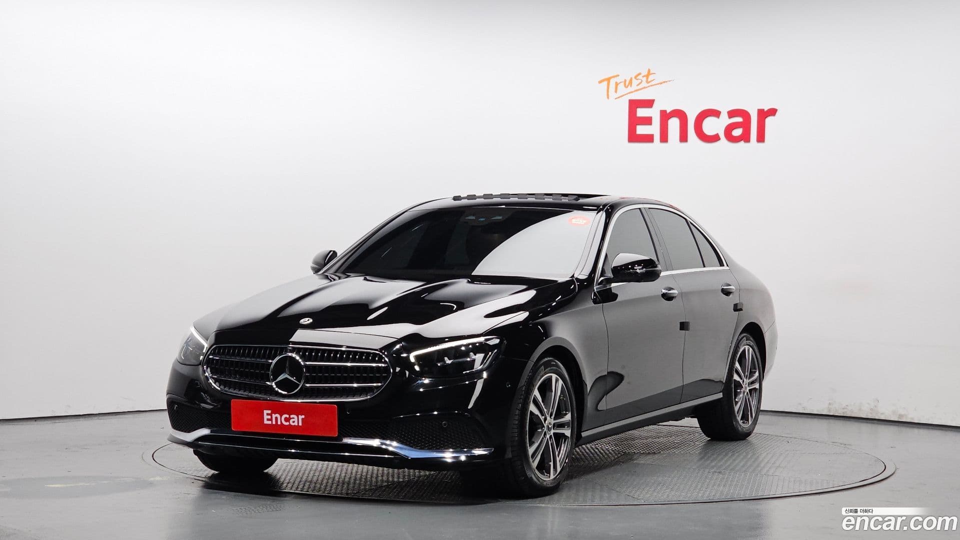Main__Slider__Photo:E-Class Mercedes-Benz 2023.8-0