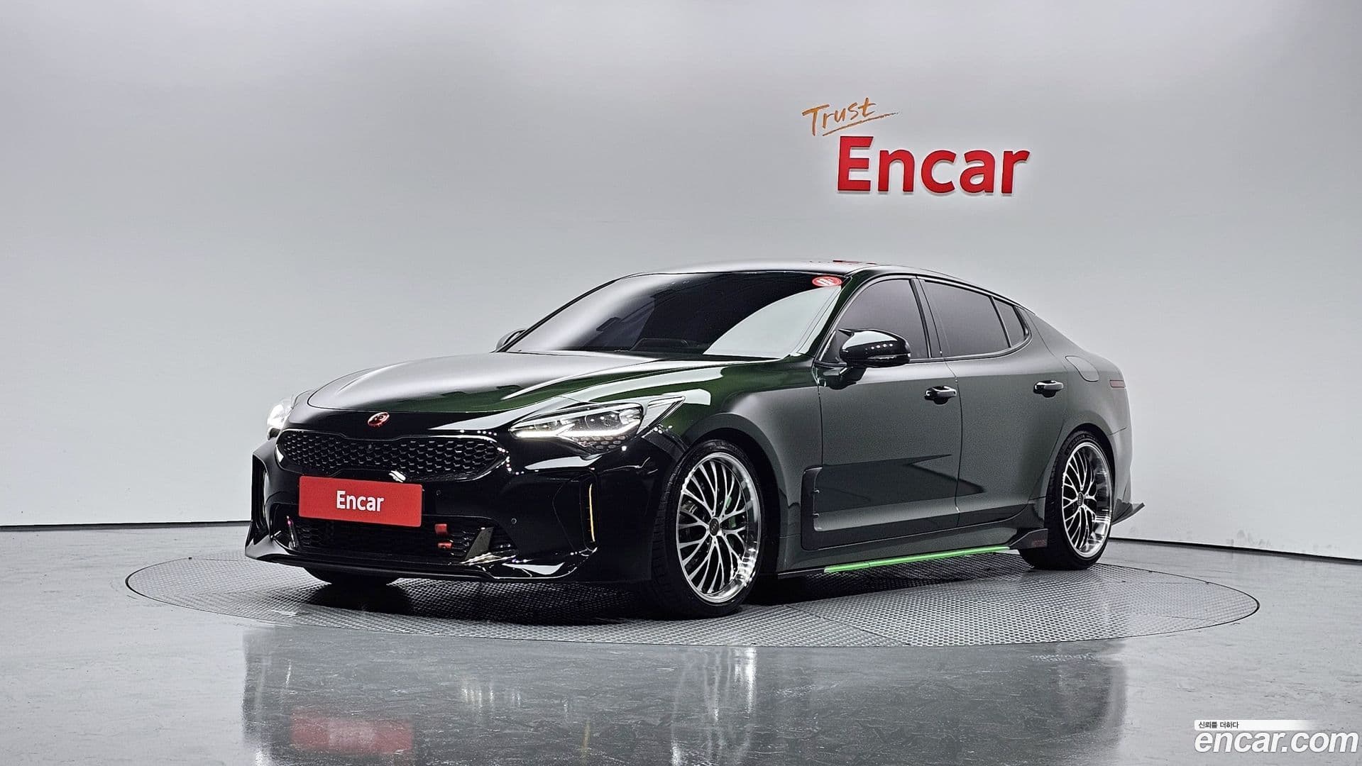 Main__Slider__Photo:Stinger Kia 2017.8-0