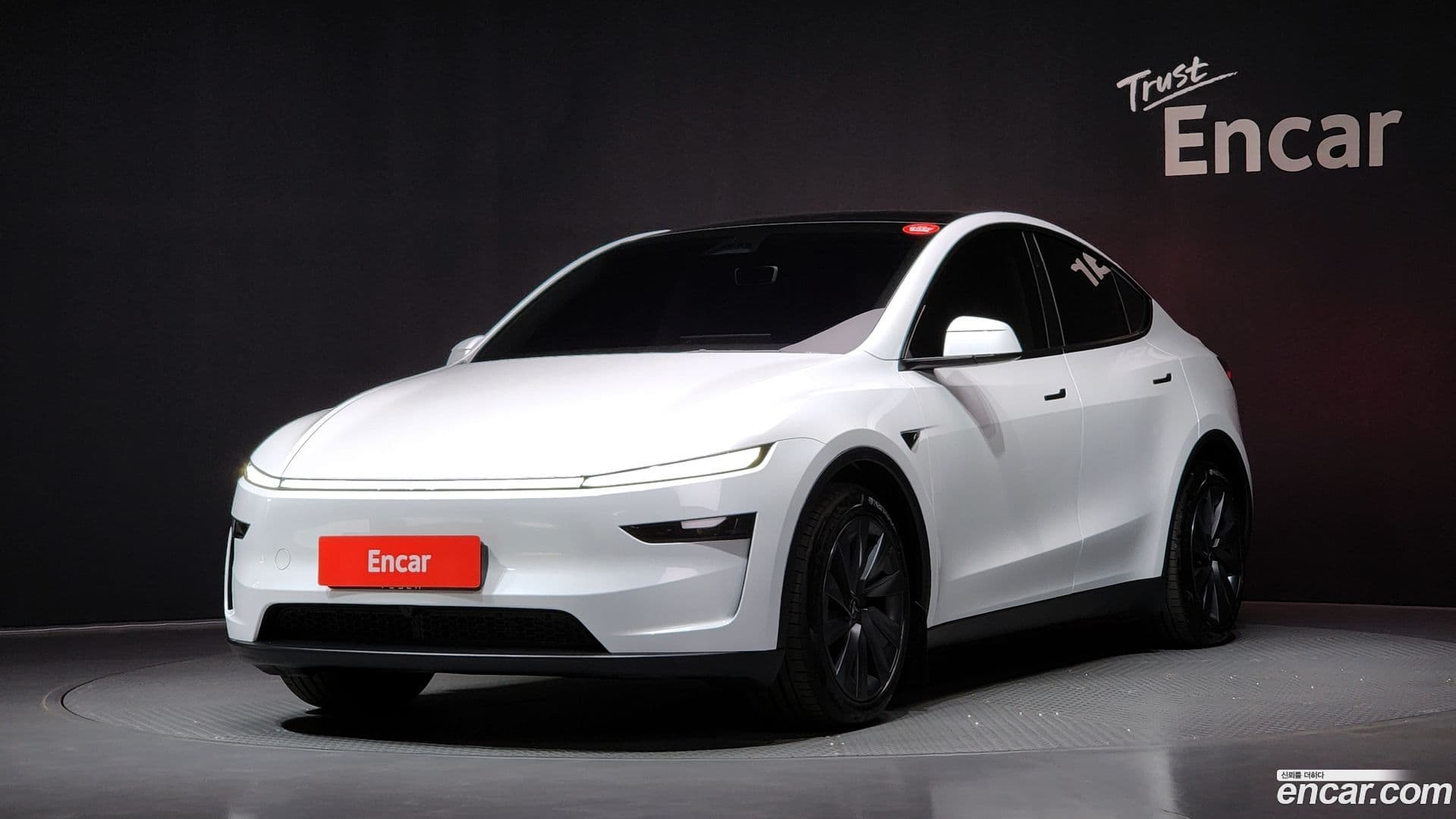 Main__Slider__Photo:Model Y Tesla 2025.5-0