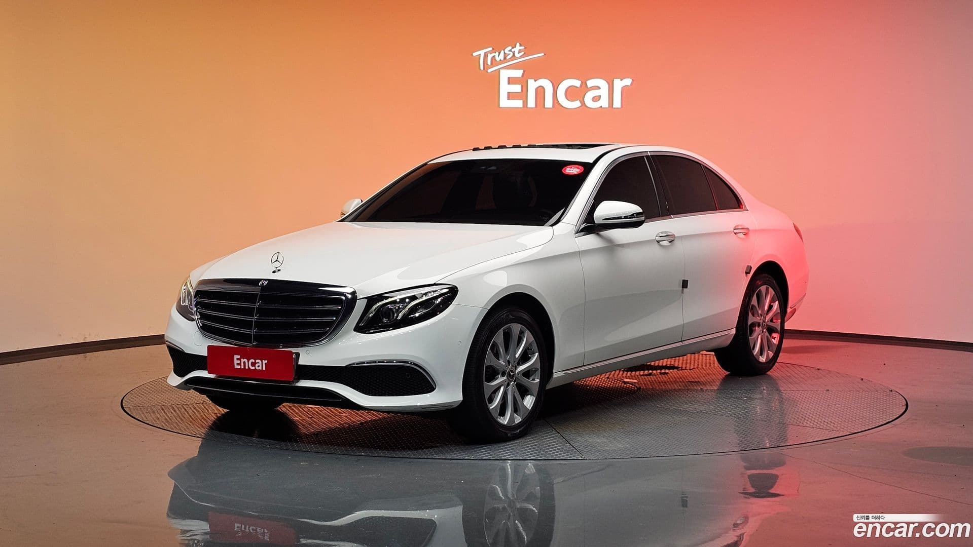 Main__Slider__Photo:E-Class Mercedes-Benz 2020.7-0