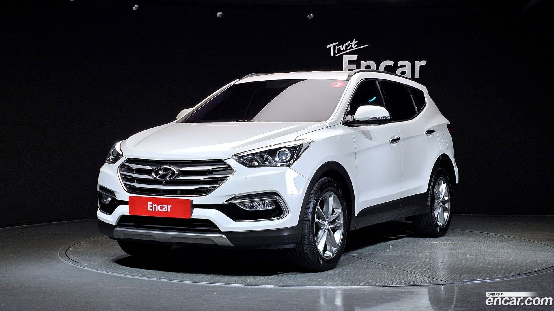 Main__Slider__Photo:Santafe Hyundai 2016.4-0
