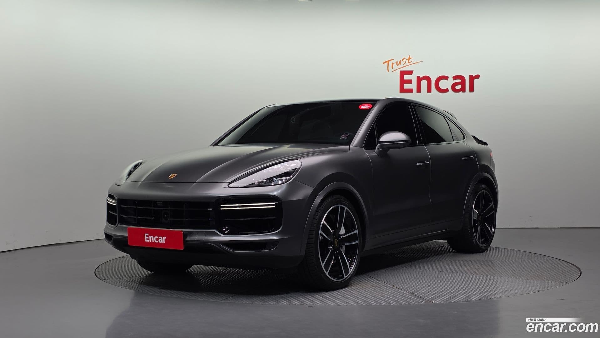 Main__Slider__Photo:Cayenne Porsche 2020.5-0