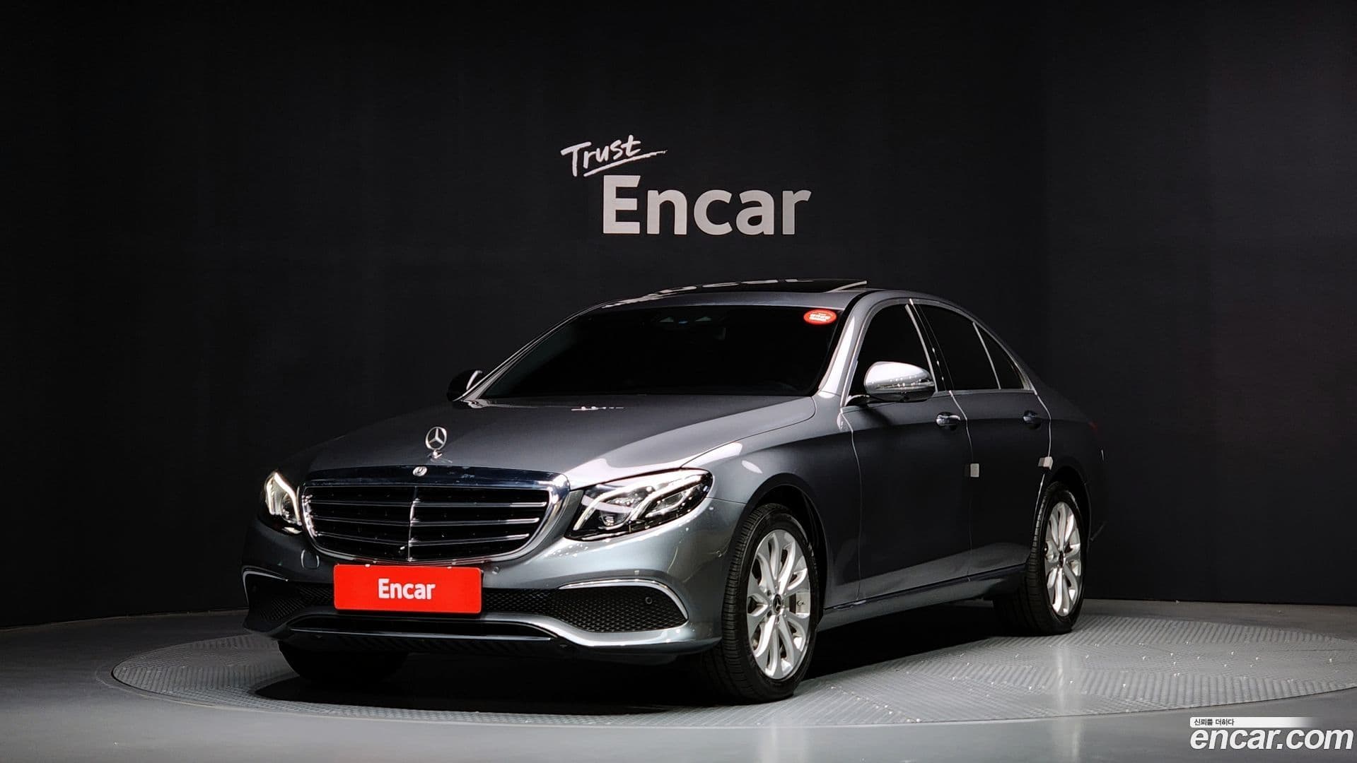 Main__Slider__Photo:E-Class Mercedes-Benz 2018.5-0