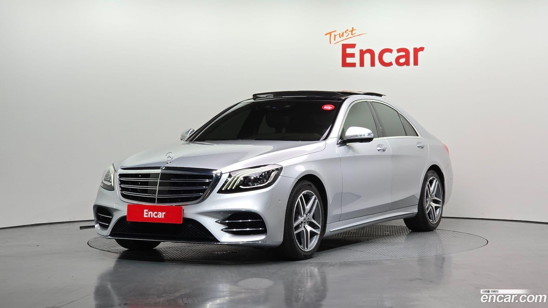 Main__Slider__Photo:S-Class Mercedes-Benz 2020.9-0