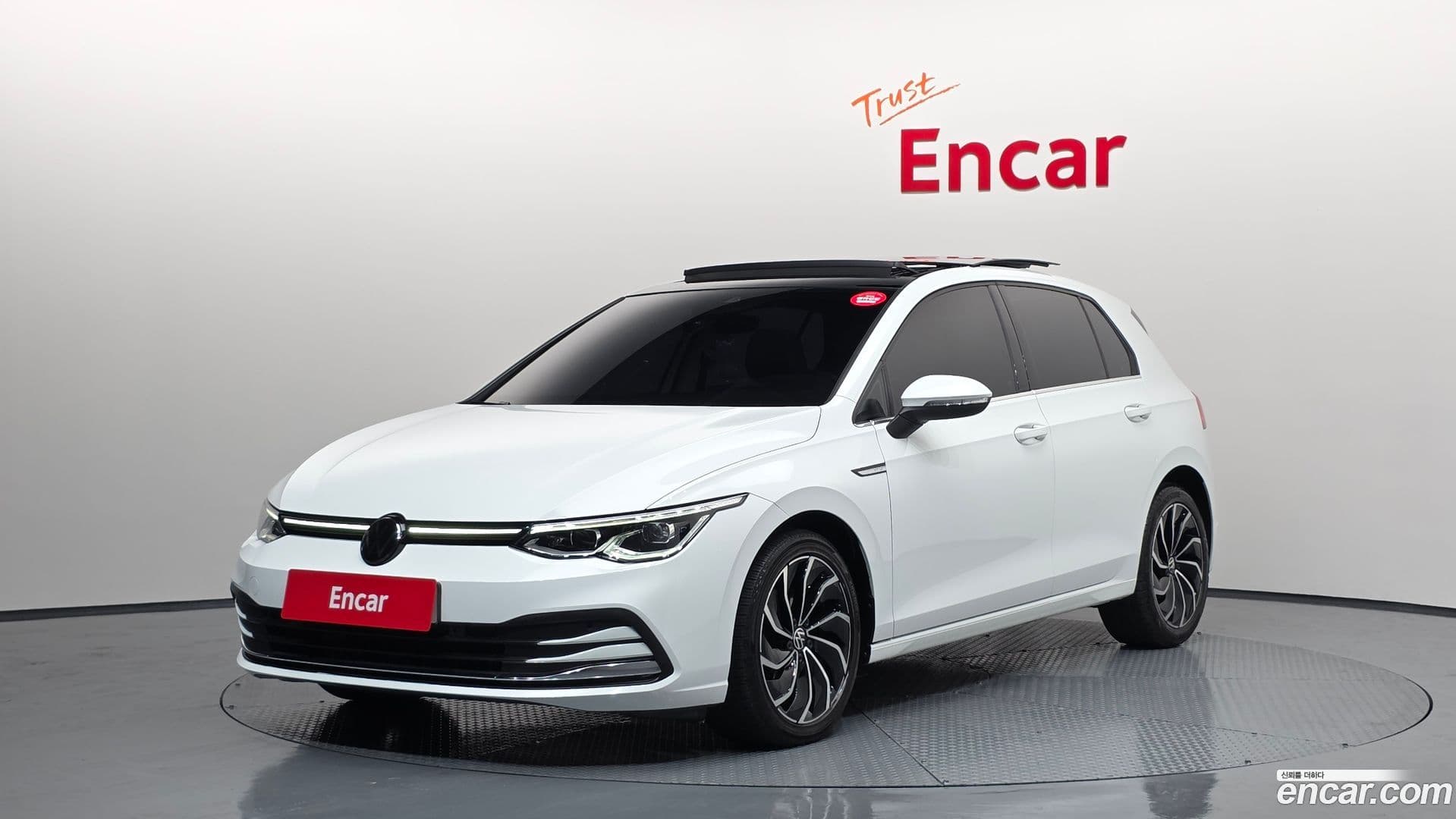 Main__Slider__Photo:Golf Volkswagen 2023.10-0