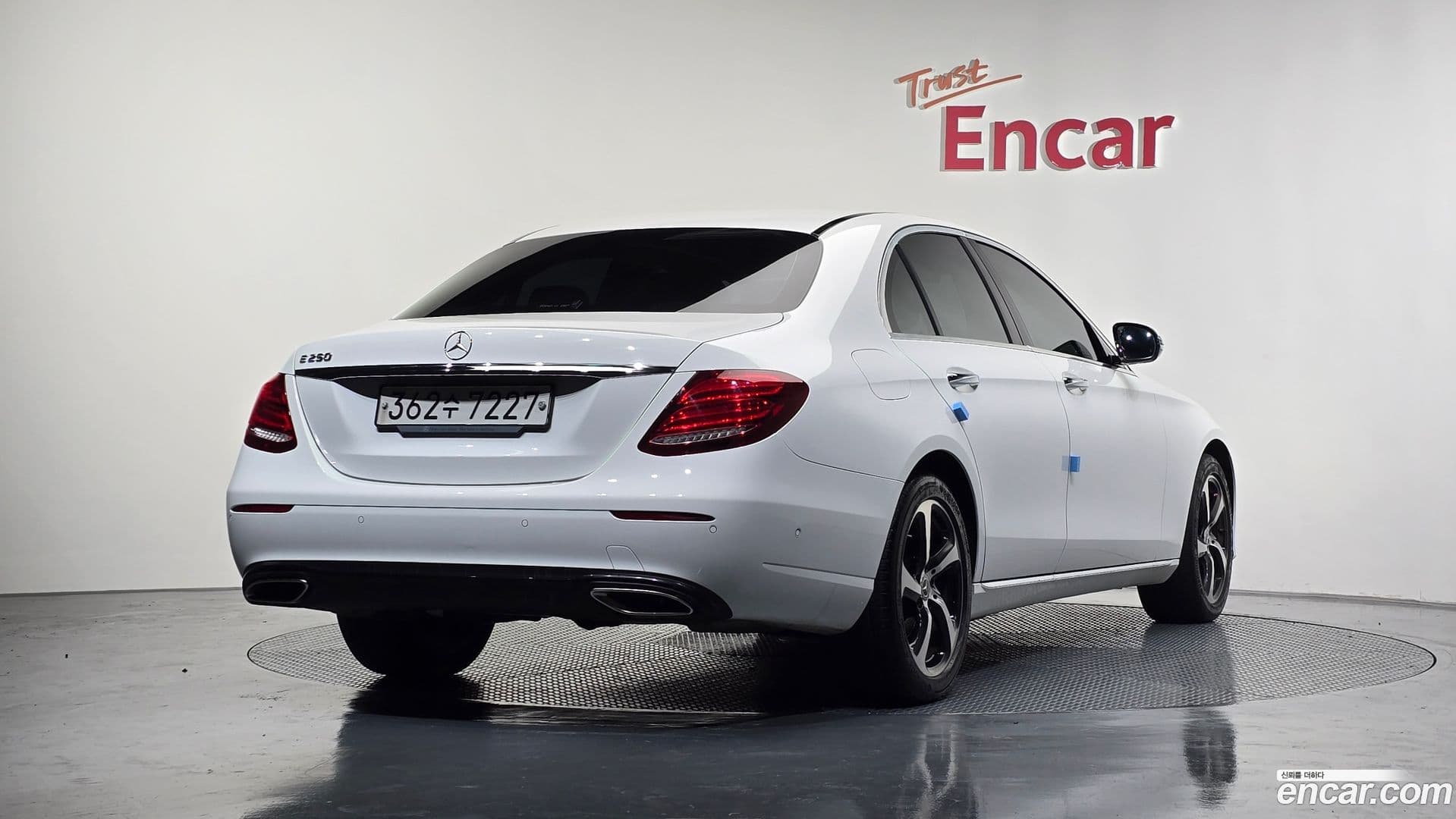 Main__Slider__Photo:E-Class Mercedes-Benz 2019.10-0